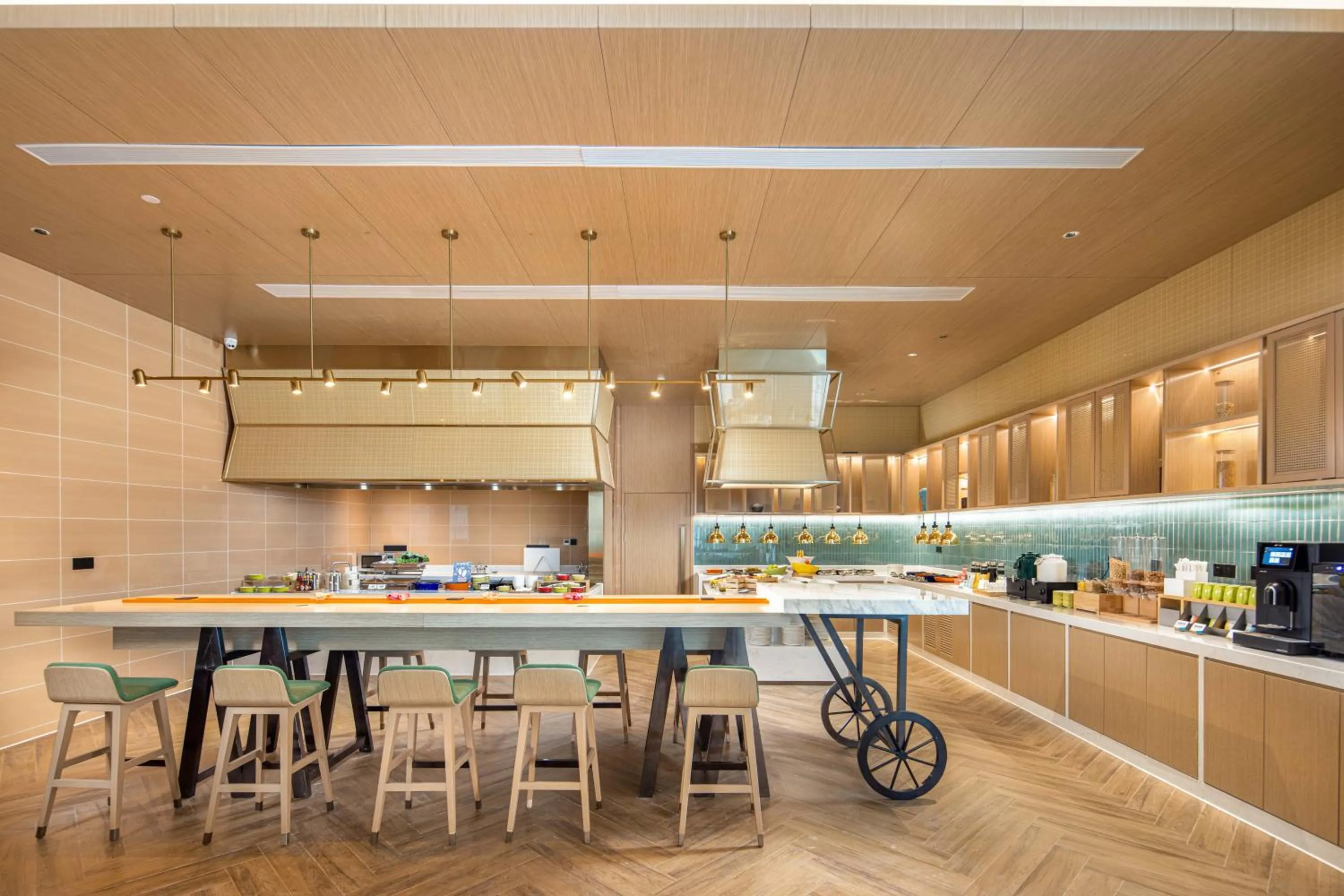 Kitchen or kitchenette in Home2 Suites by Hilton Chongqing Yubei