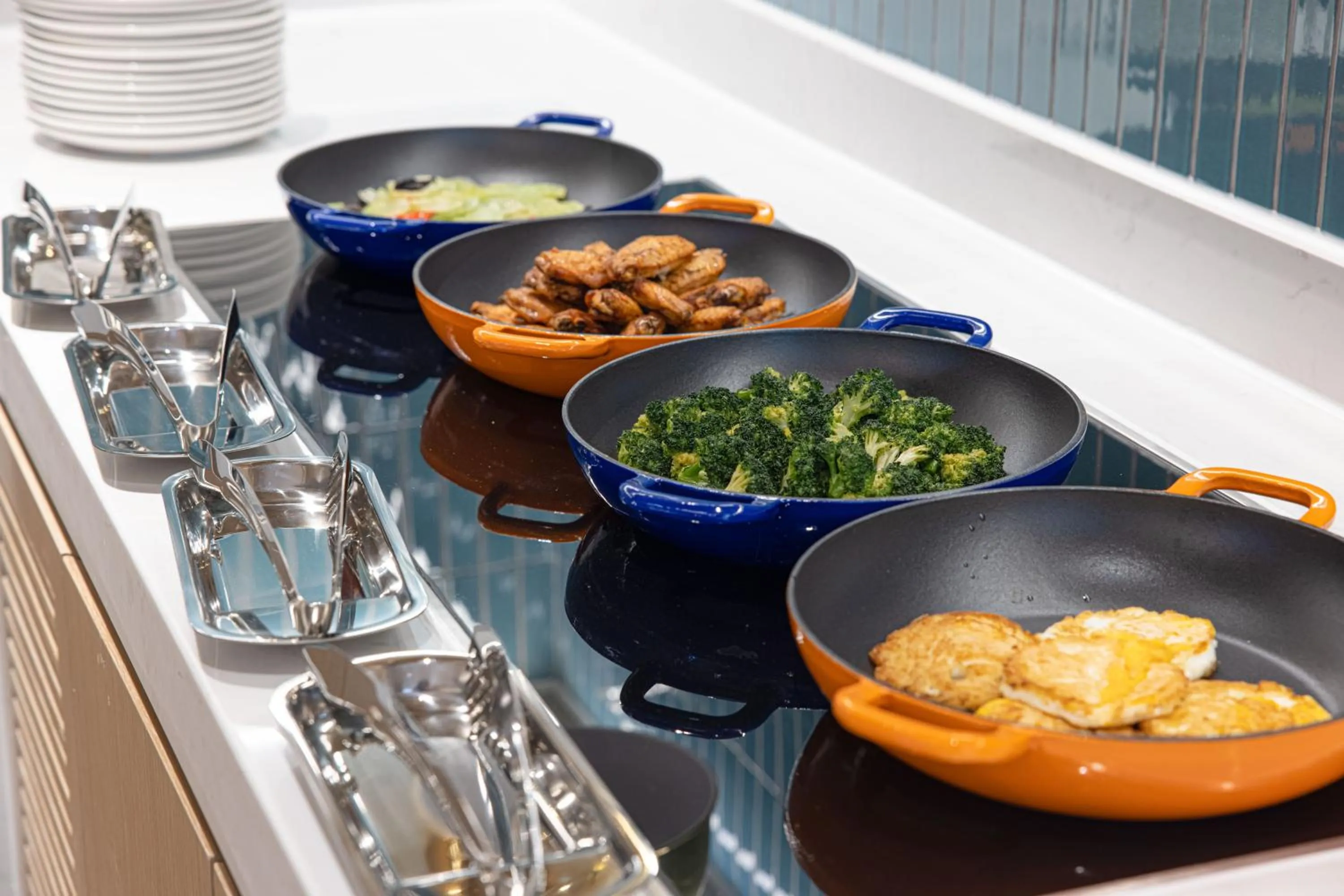 Food and drinks in Home2 Suites by Hilton Chongqing Yubei