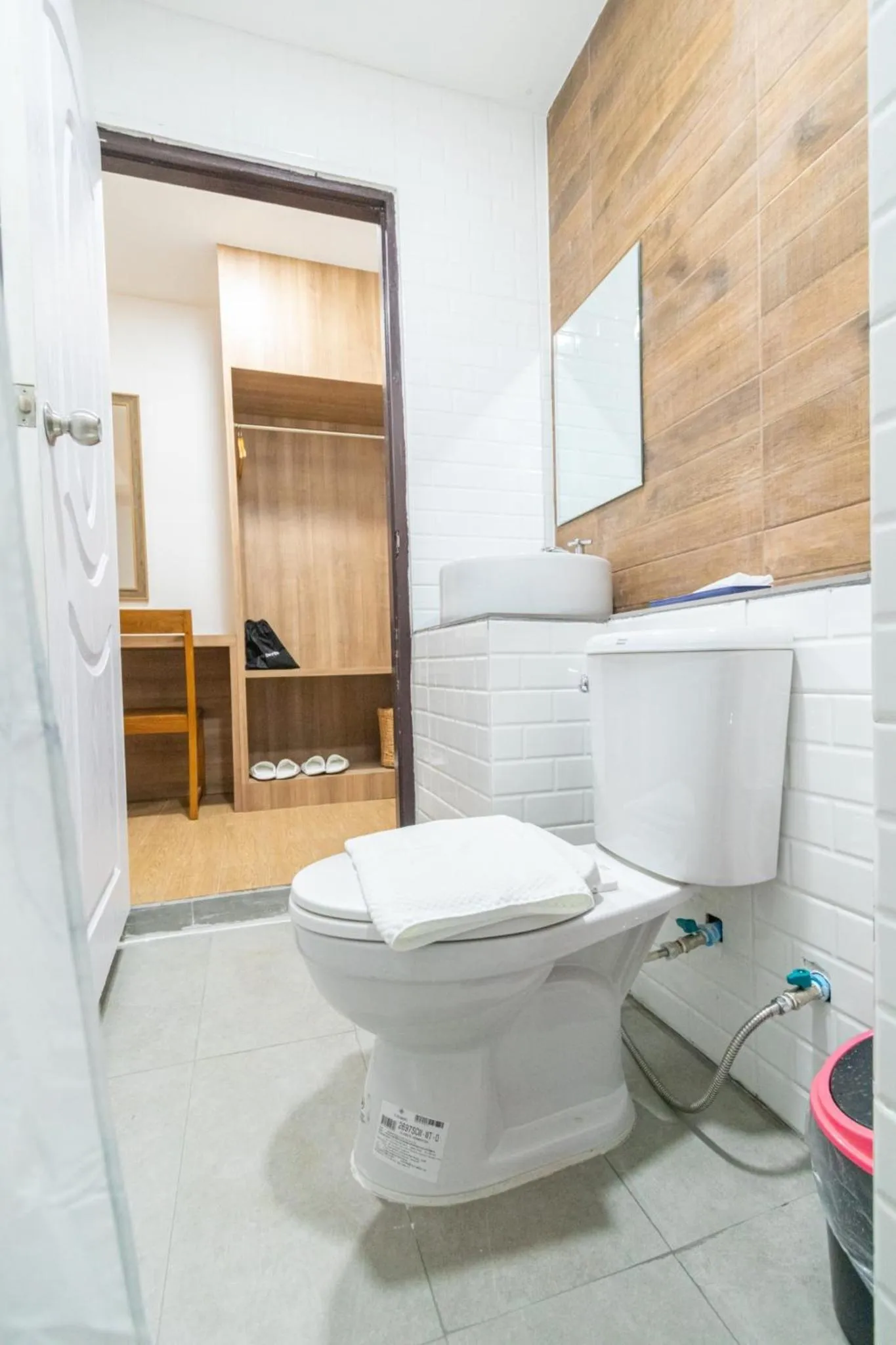 Toilet in Peacock De Pai Hotel