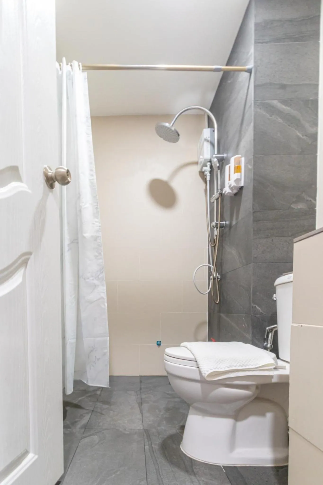 Shower in Peacock De Pai Hotel