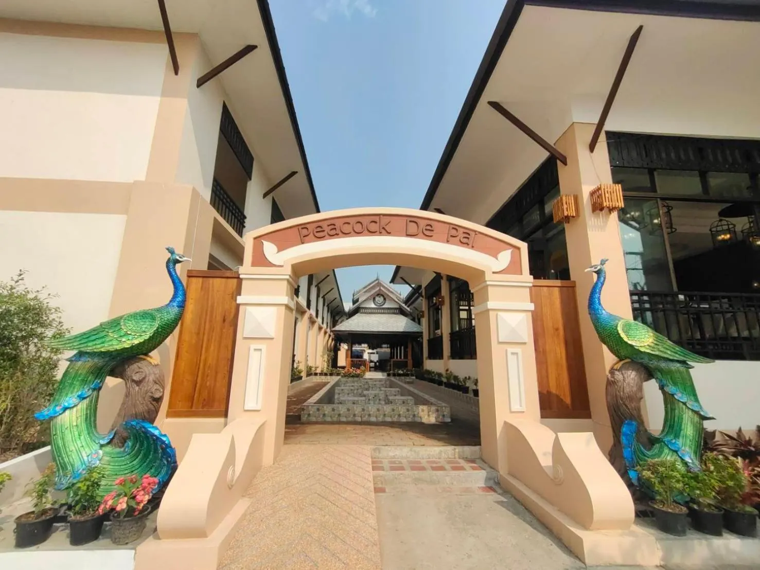 Facade/entrance in Peacock De Pai Hotel