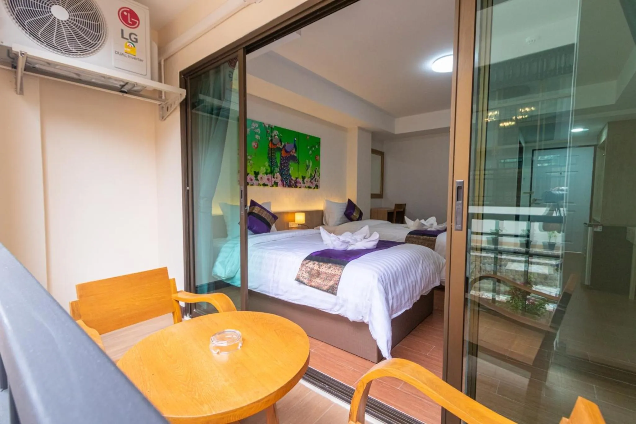 Balcony/Terrace, Bed in Peacock De Pai Hotel