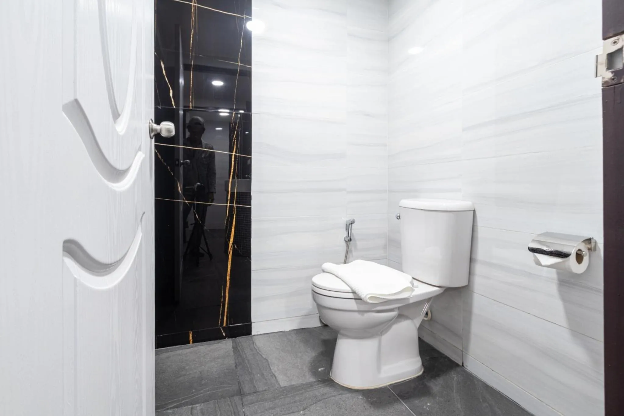 Toilet in Peacock De Pai Hotel