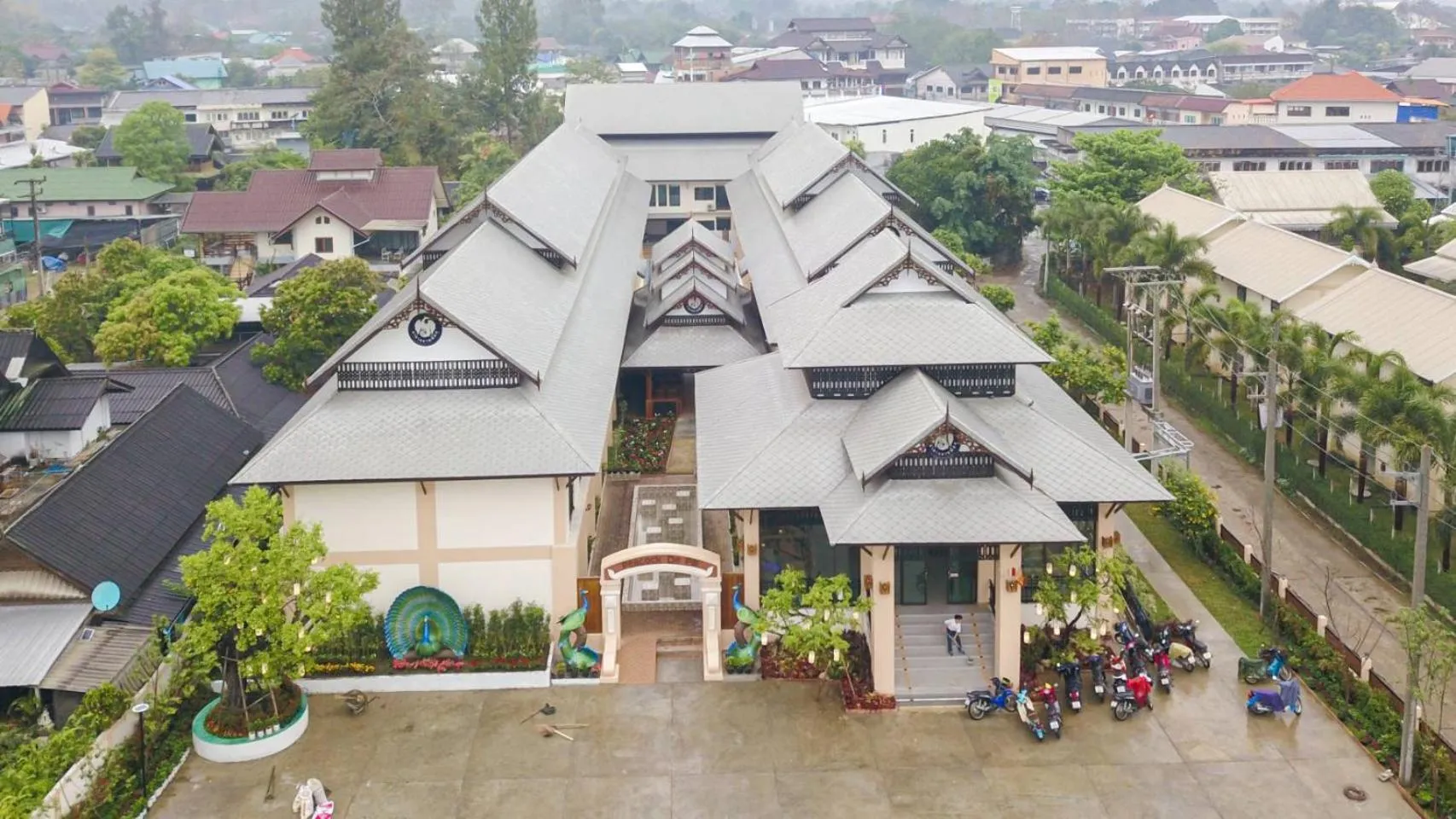 Property building in Peacock De Pai Hotel