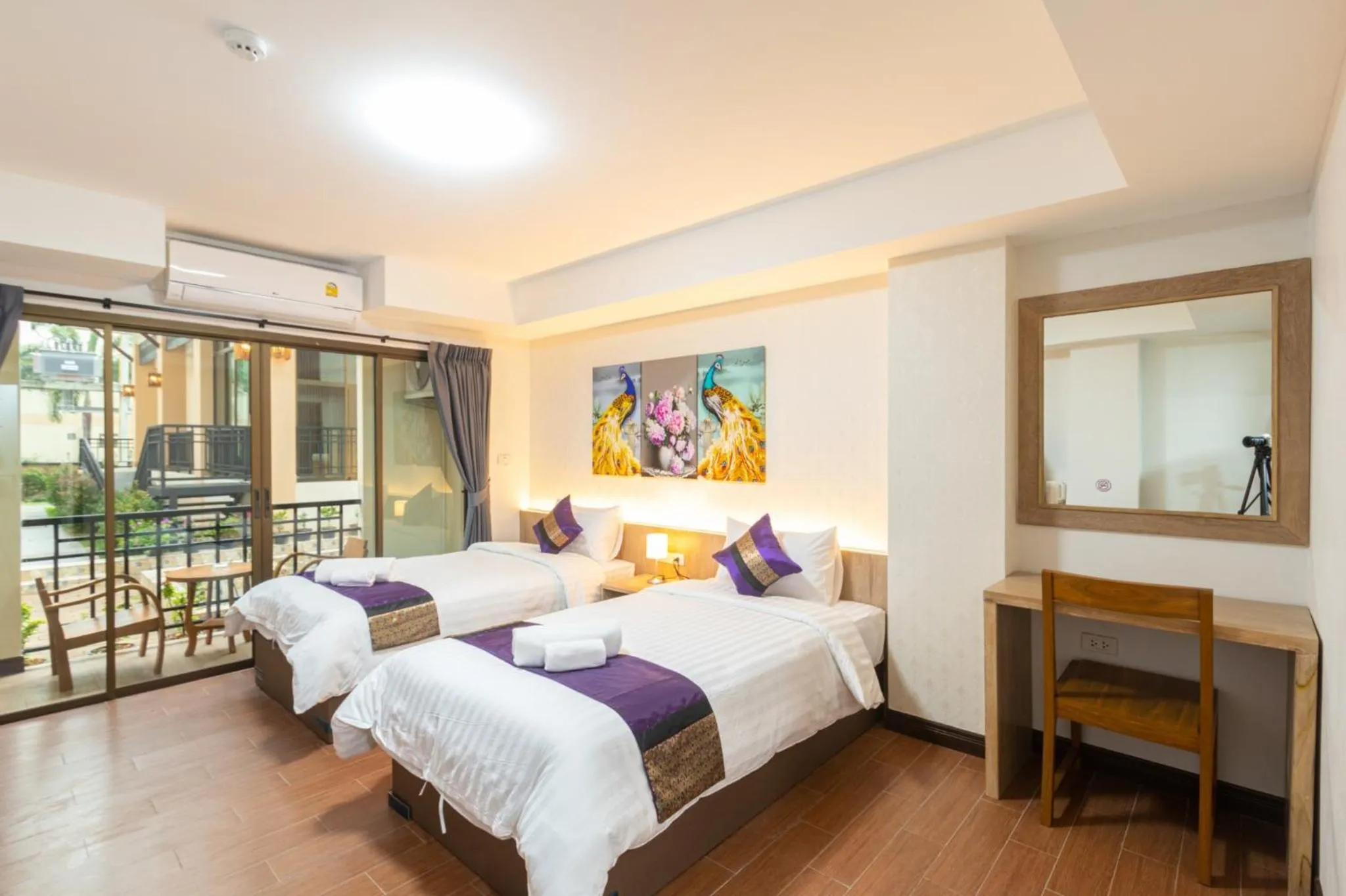 Photo of the whole room, Bed in Peacock De Pai Hotel