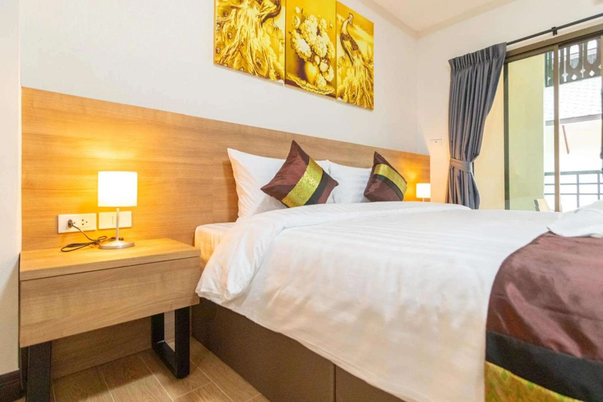 Bed in Peacock De Pai Hotel