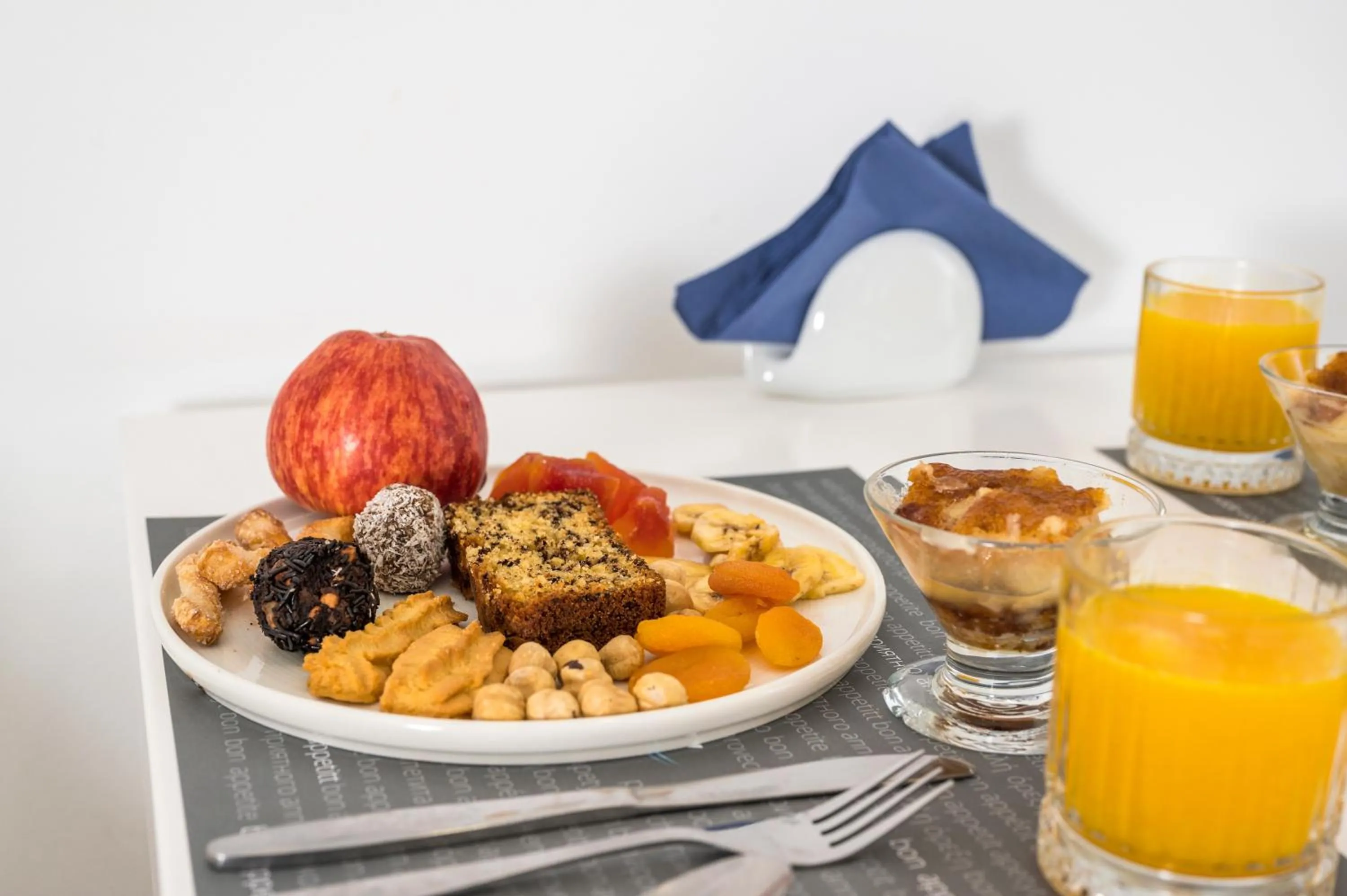 Breakfast in Sea View Hotel & Apartments