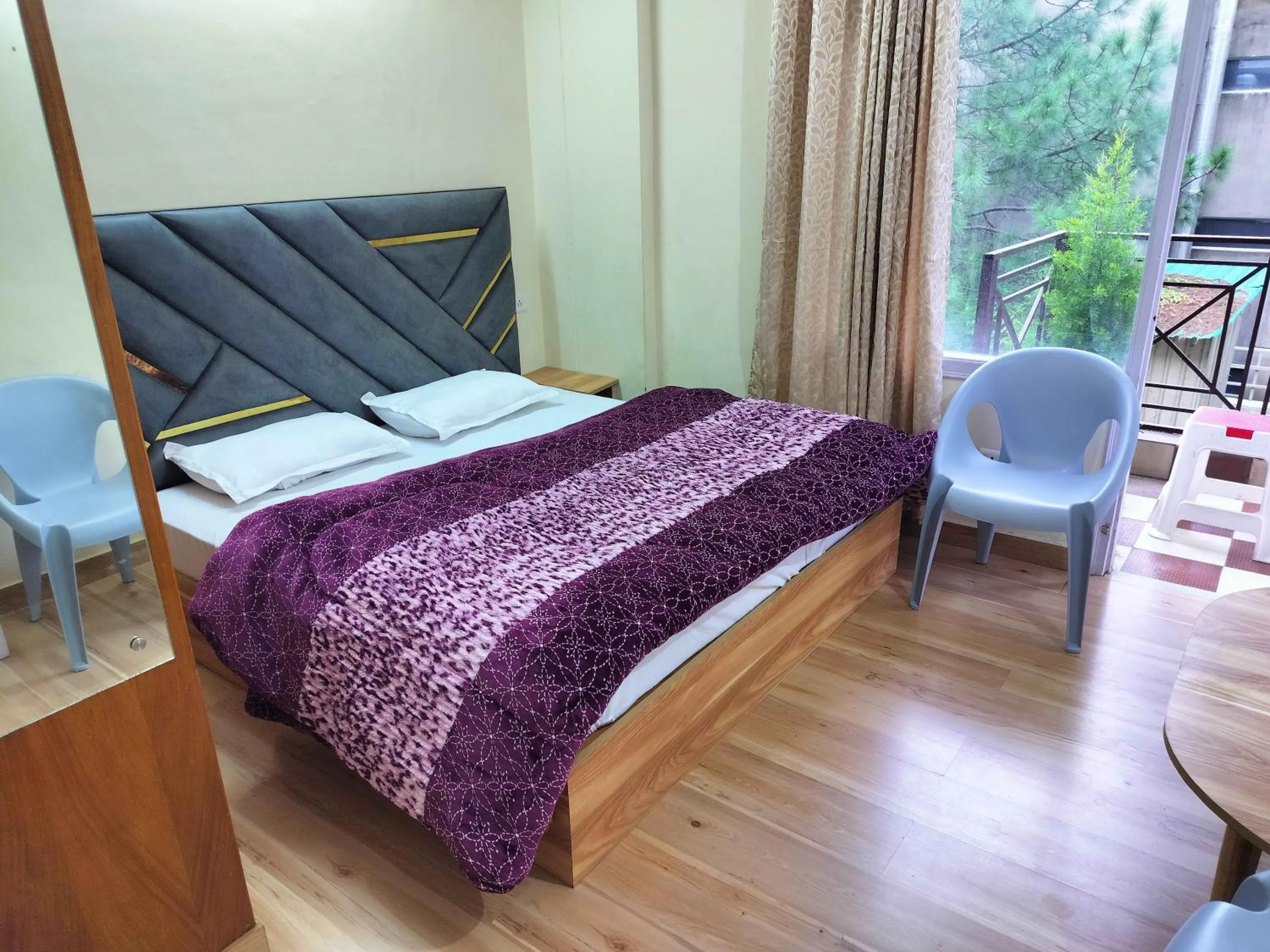 Shimla Vibes B & B free pick and drop from ISBT Shimla
