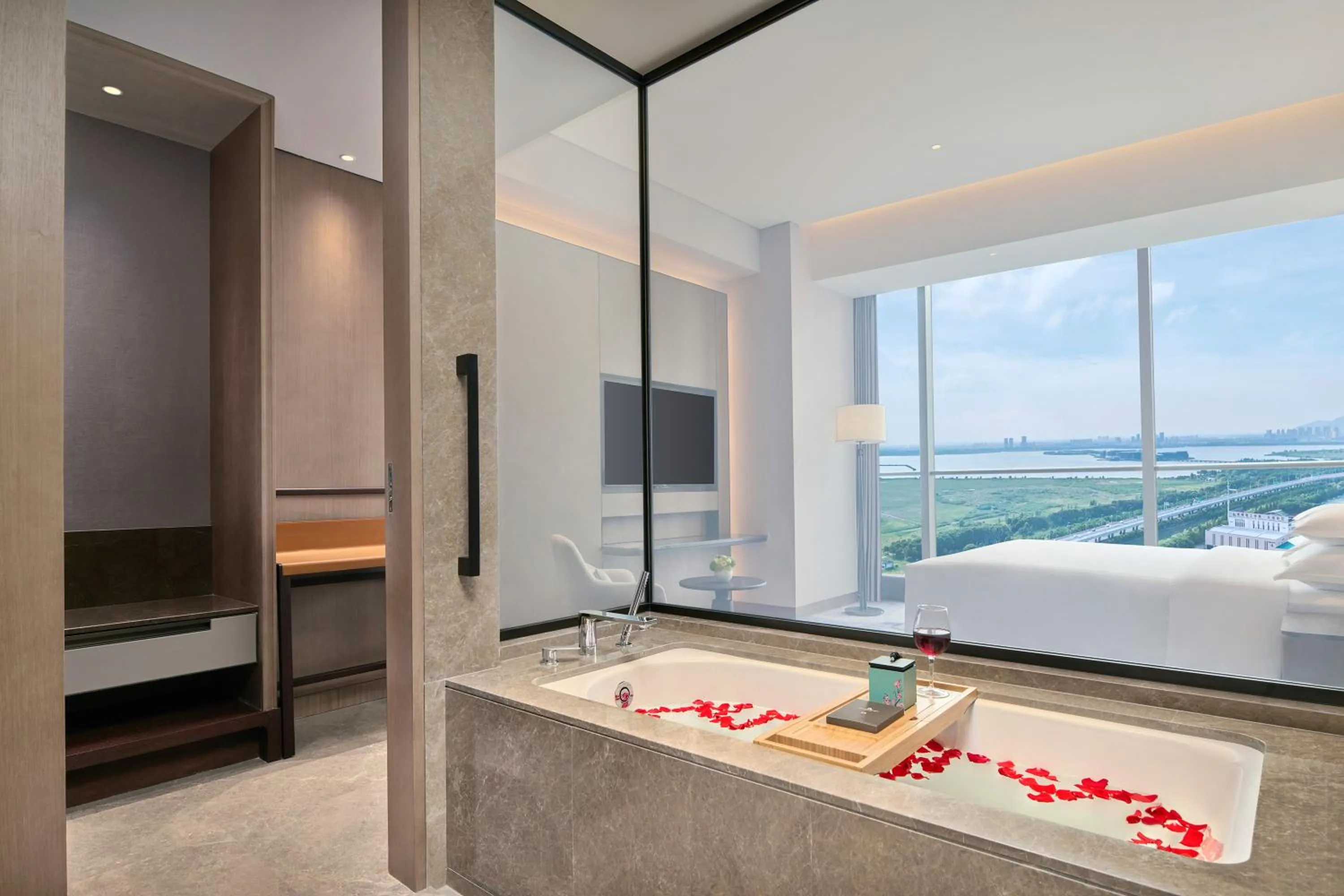 Bathroom, Bed in Hotel Nikko Changshu