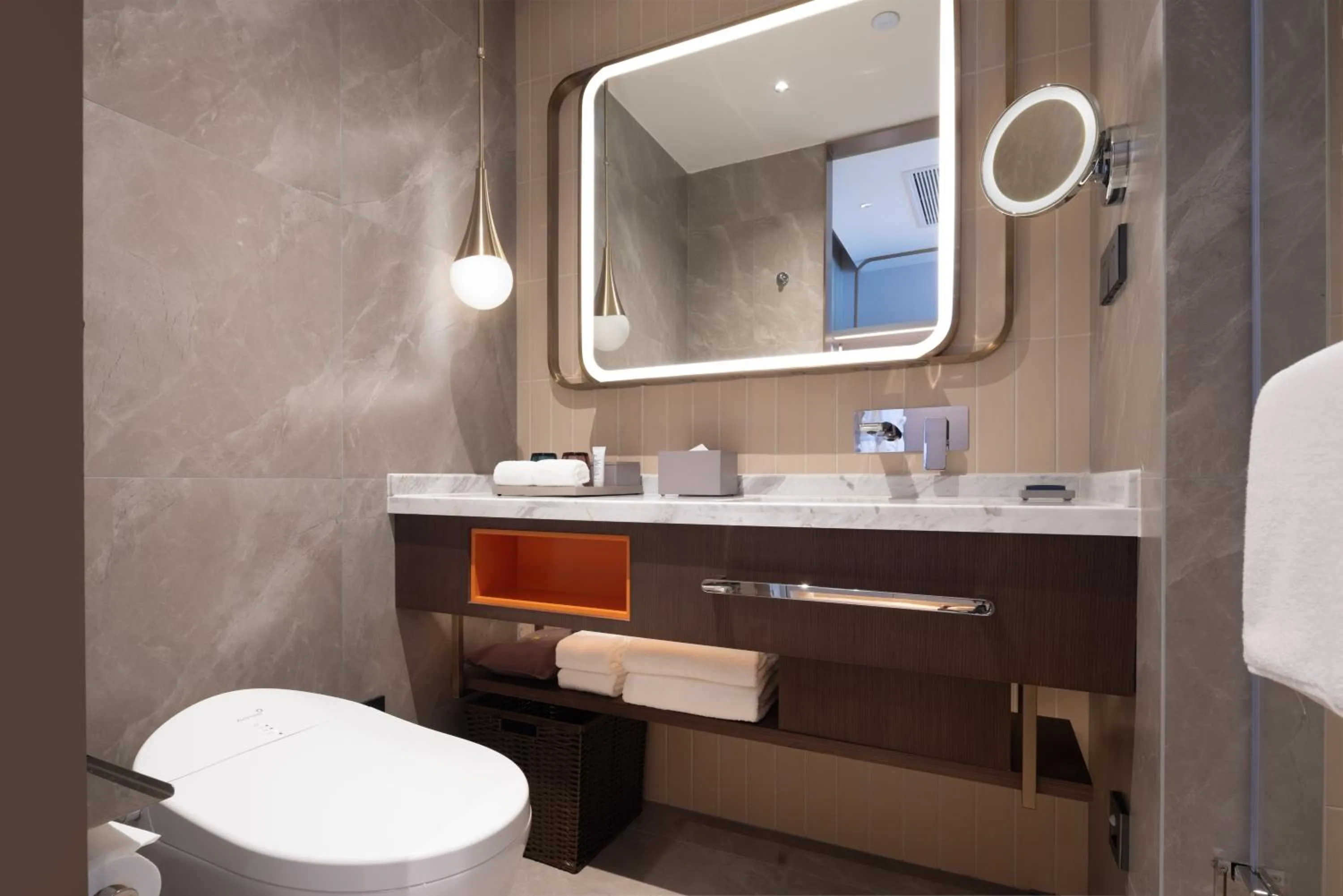 Toilet in Home2 Suites By Hilton Foshan Jiujiang