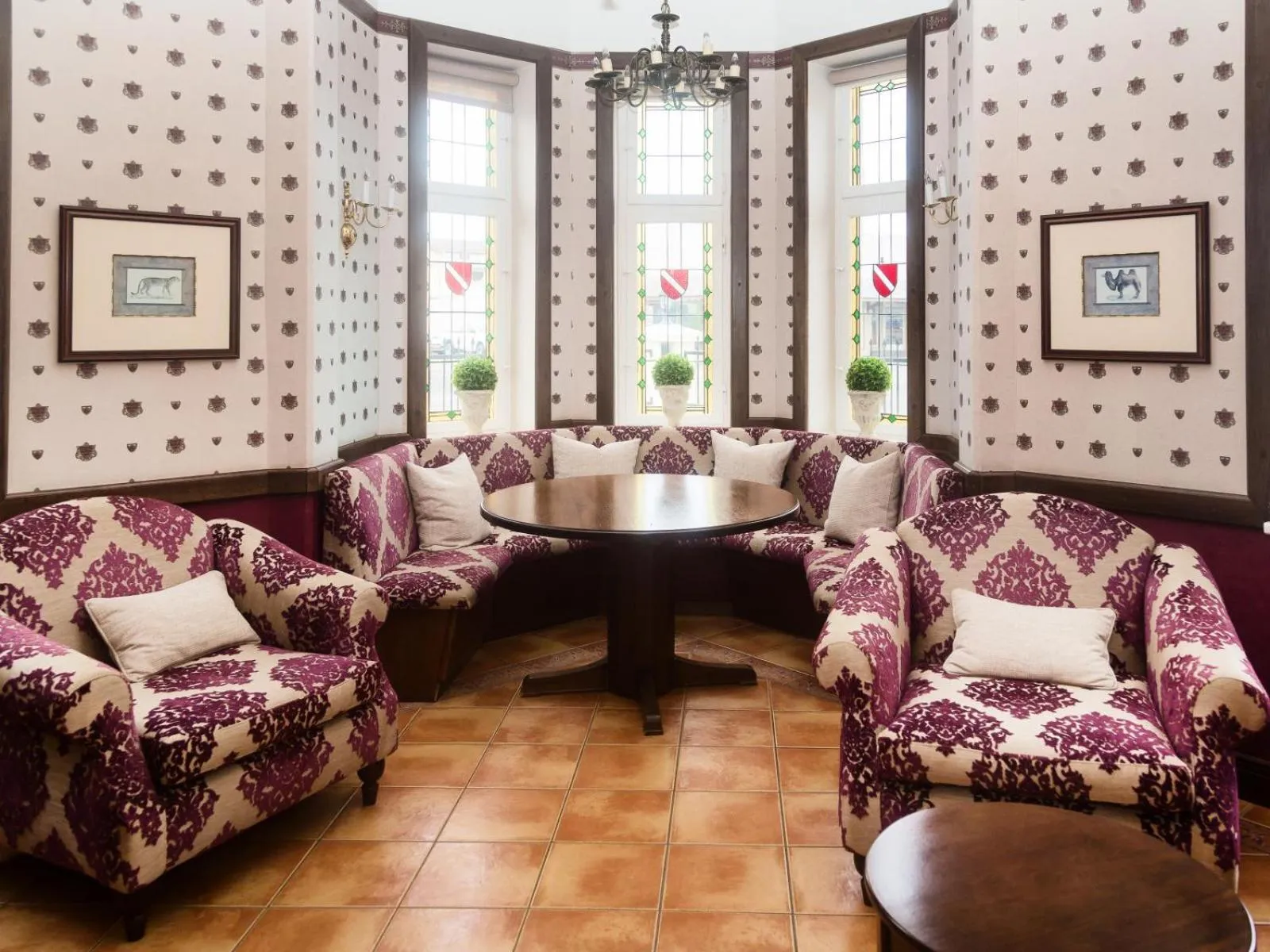 Communal lounge/ TV room in Hotel Eberwein Garni