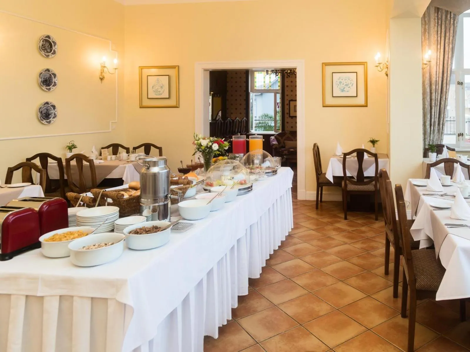 Dining area in Hotel Eberwein Garni