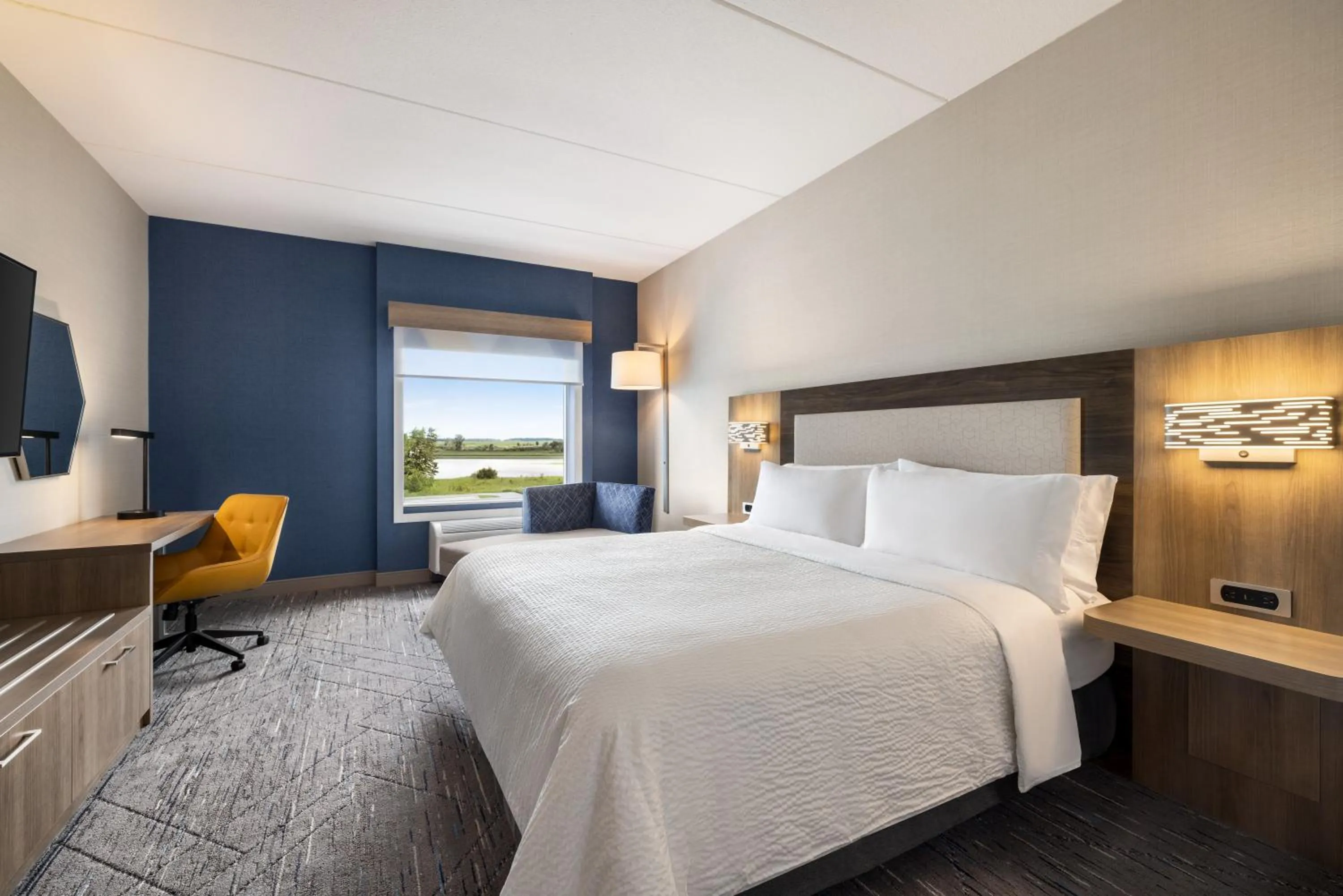 Photo of the whole room, Bed in Holiday Inn Express - Strathroy by IHG