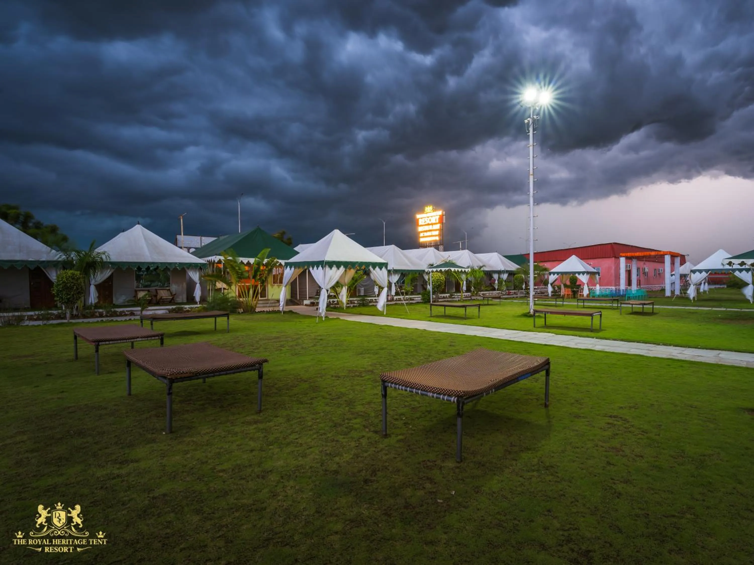 Garden in The Royal Heritage Tent Resort- Tent City Kevadia