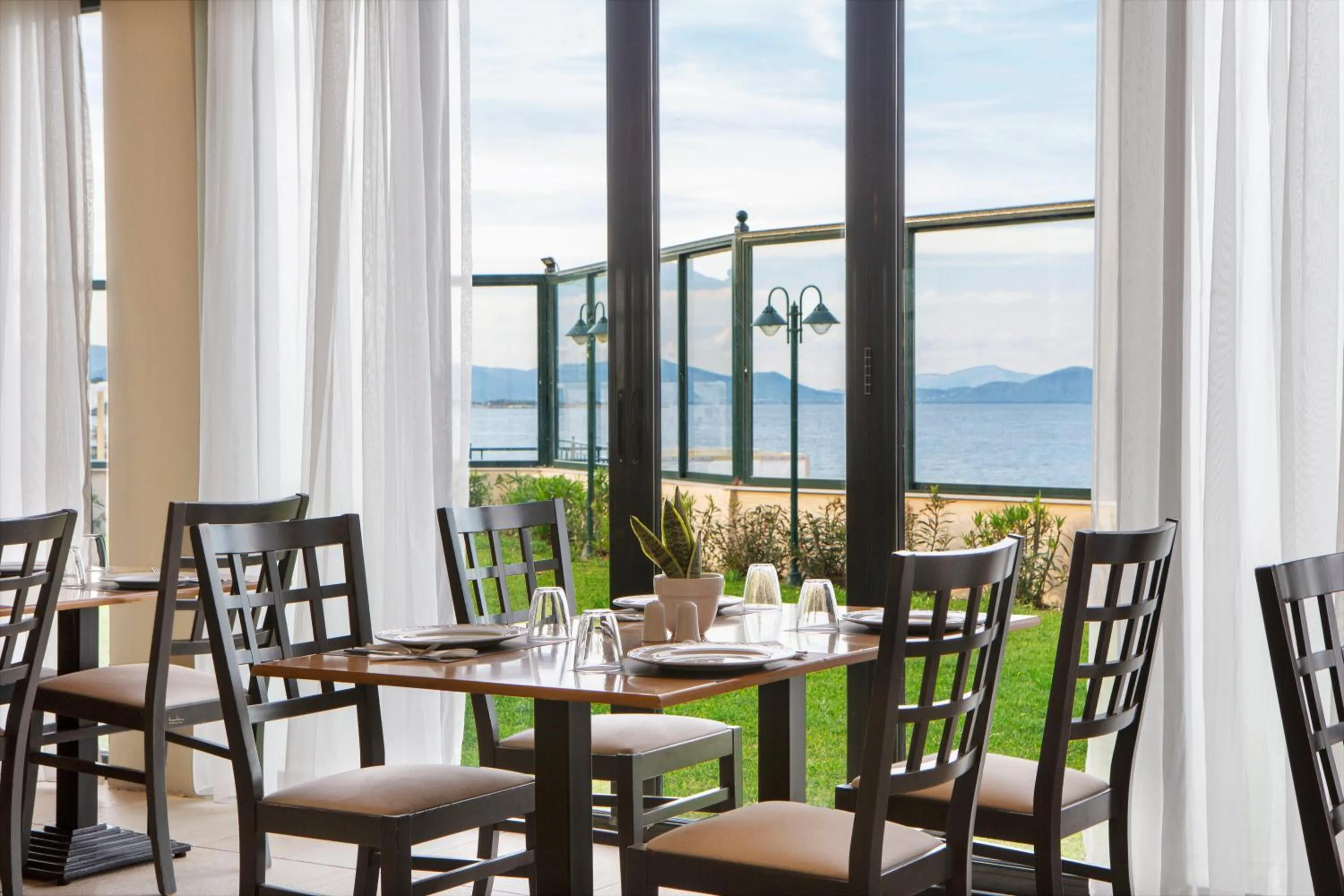 Restaurant/places to eat in Zeus Essence Ramada by Wyndham Athens