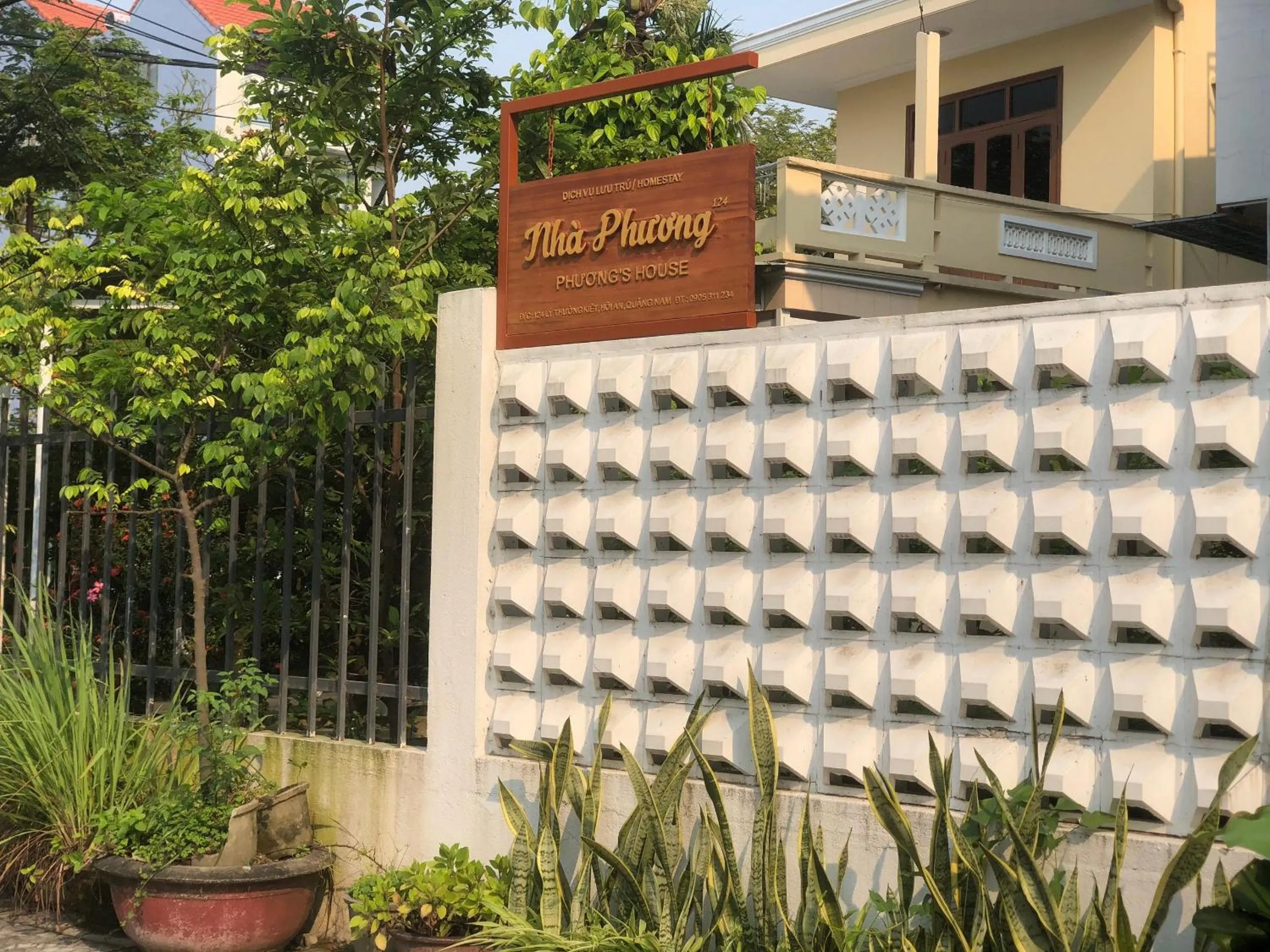Property logo or sign in Homestay Phương House
