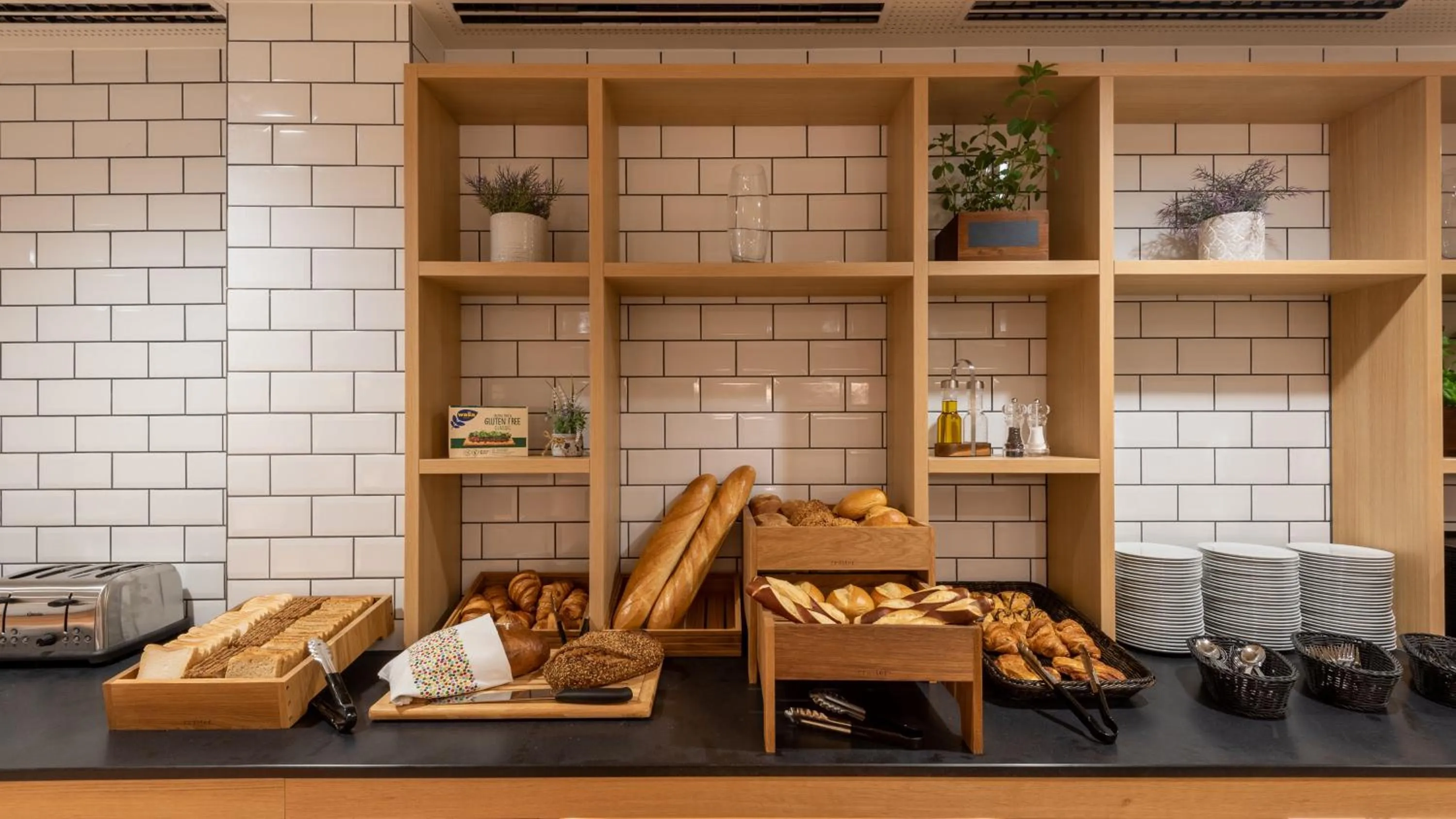 Breakfast in Holiday Inn Express - Hamburg South A7-AS42 by IHG