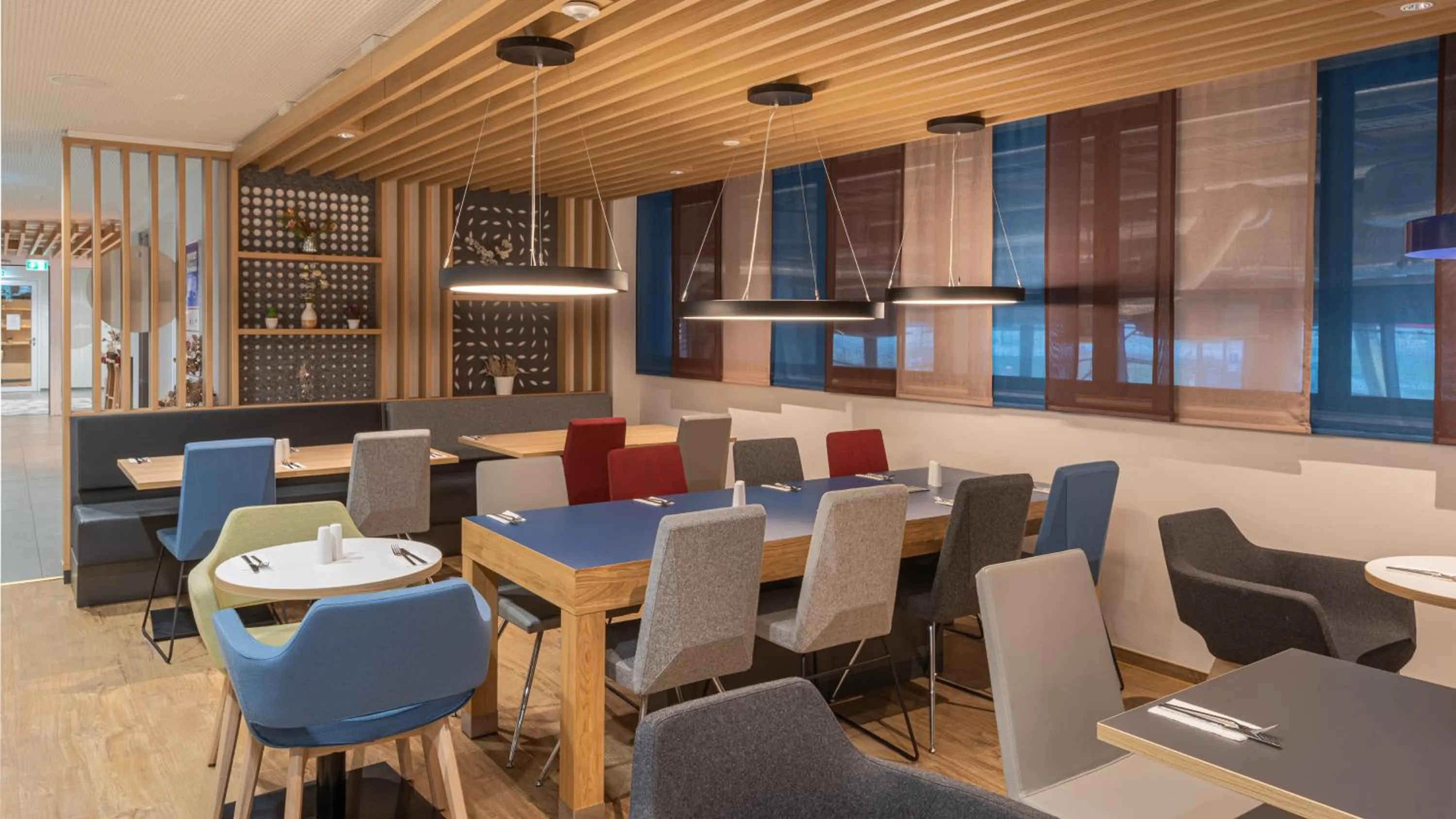 Restaurant/places to eat in Holiday Inn Express - Hamburg South A7-AS42 by IHG