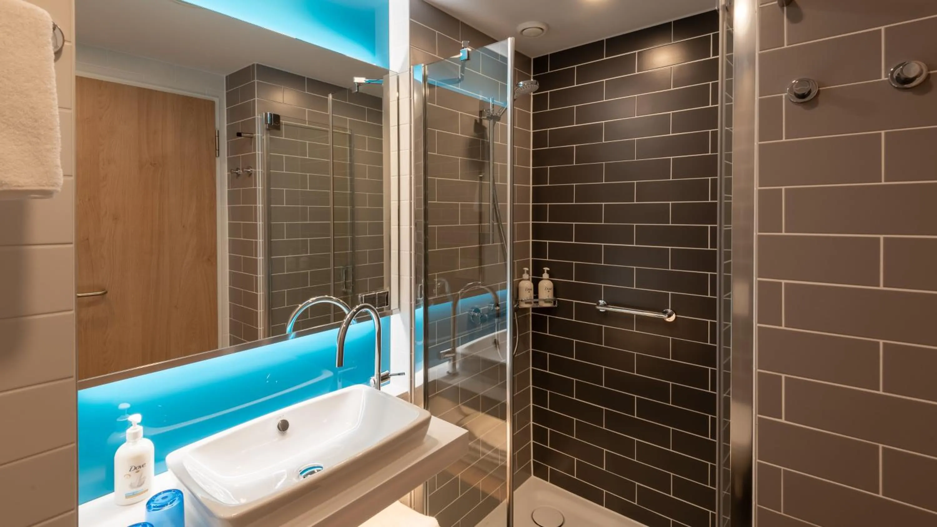 Photo of the whole room in Holiday Inn Express - Hamburg South A7-AS42 by IHG