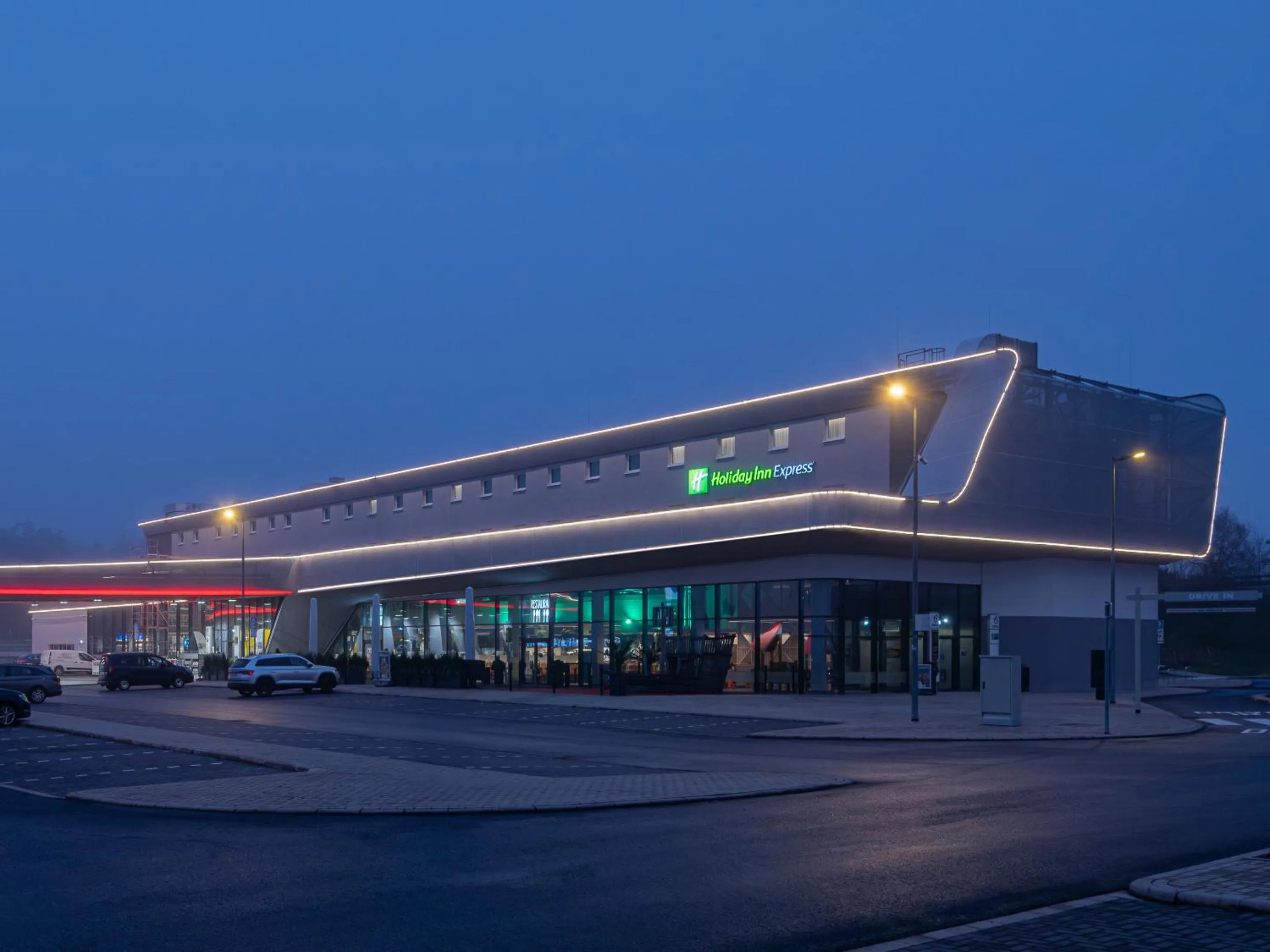 Property building in Holiday Inn Express - Hamburg South A7-AS42 by IHG