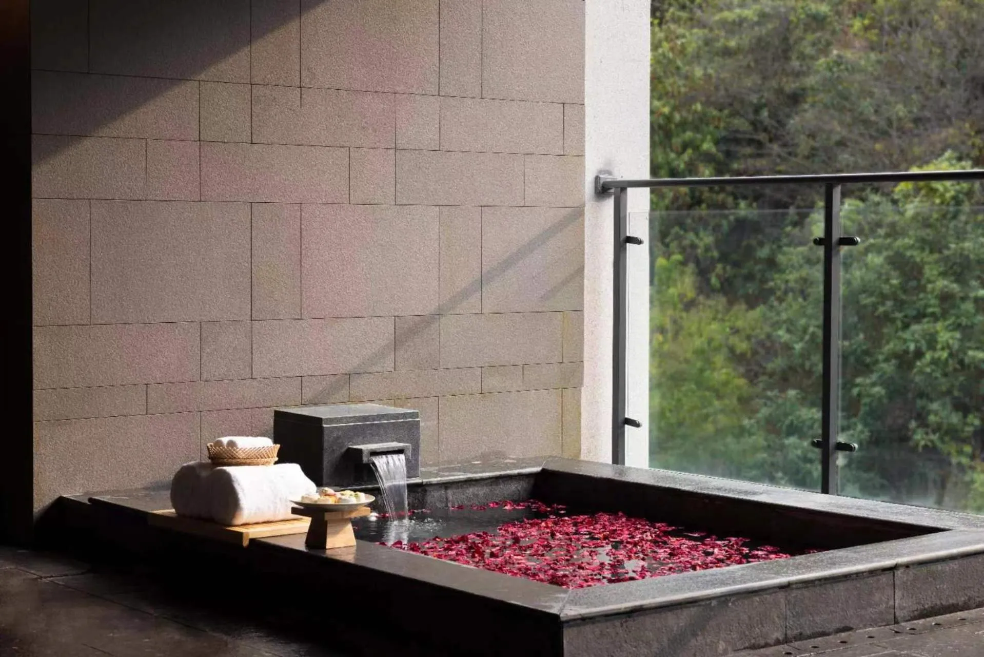 Hot Spring Bath in Home2 Suites by Hilton Chenzhou Nuanshui Hot Spring