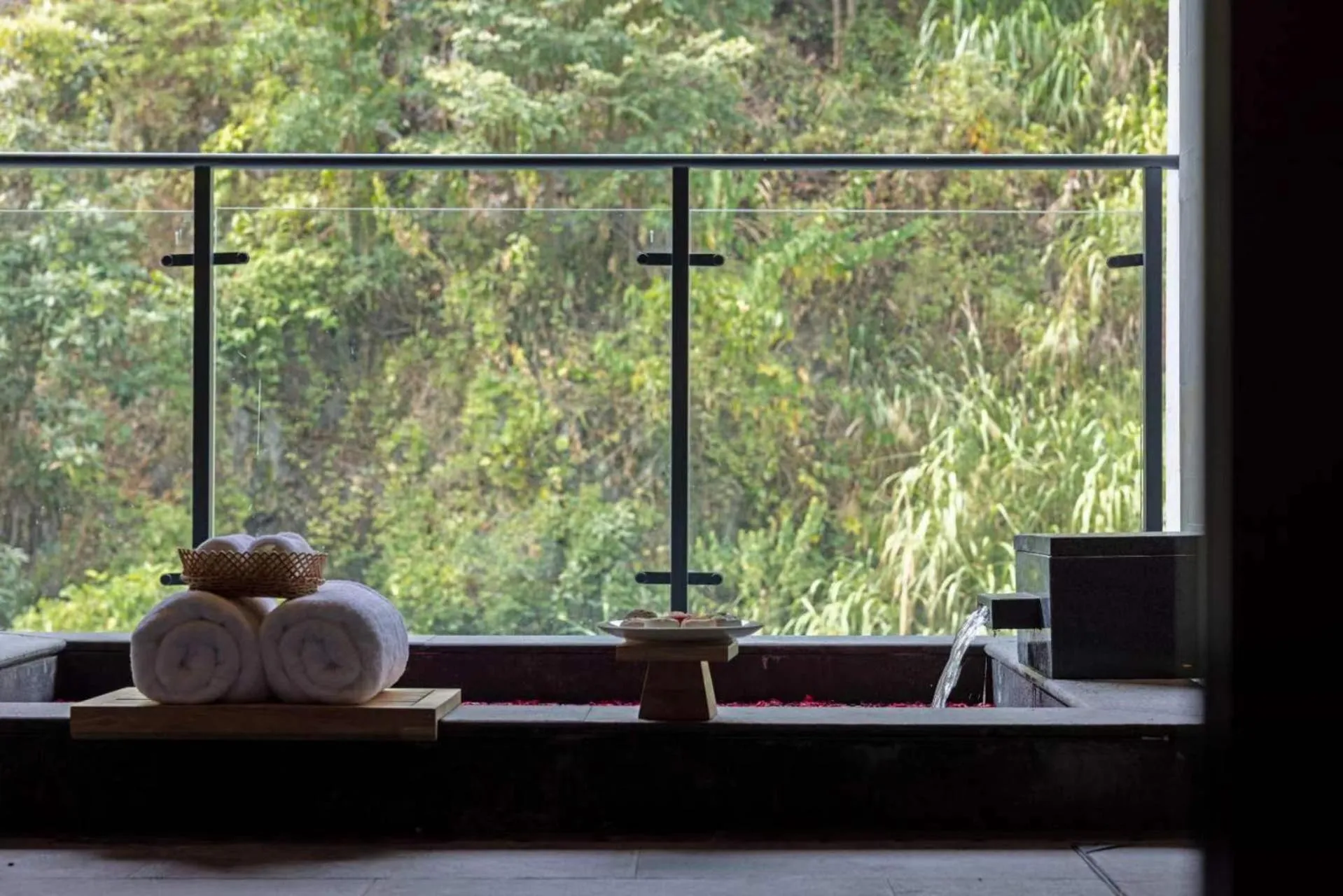 Hot Spring Bath in Home2 Suites by Hilton Chenzhou Nuanshui Hot Spring