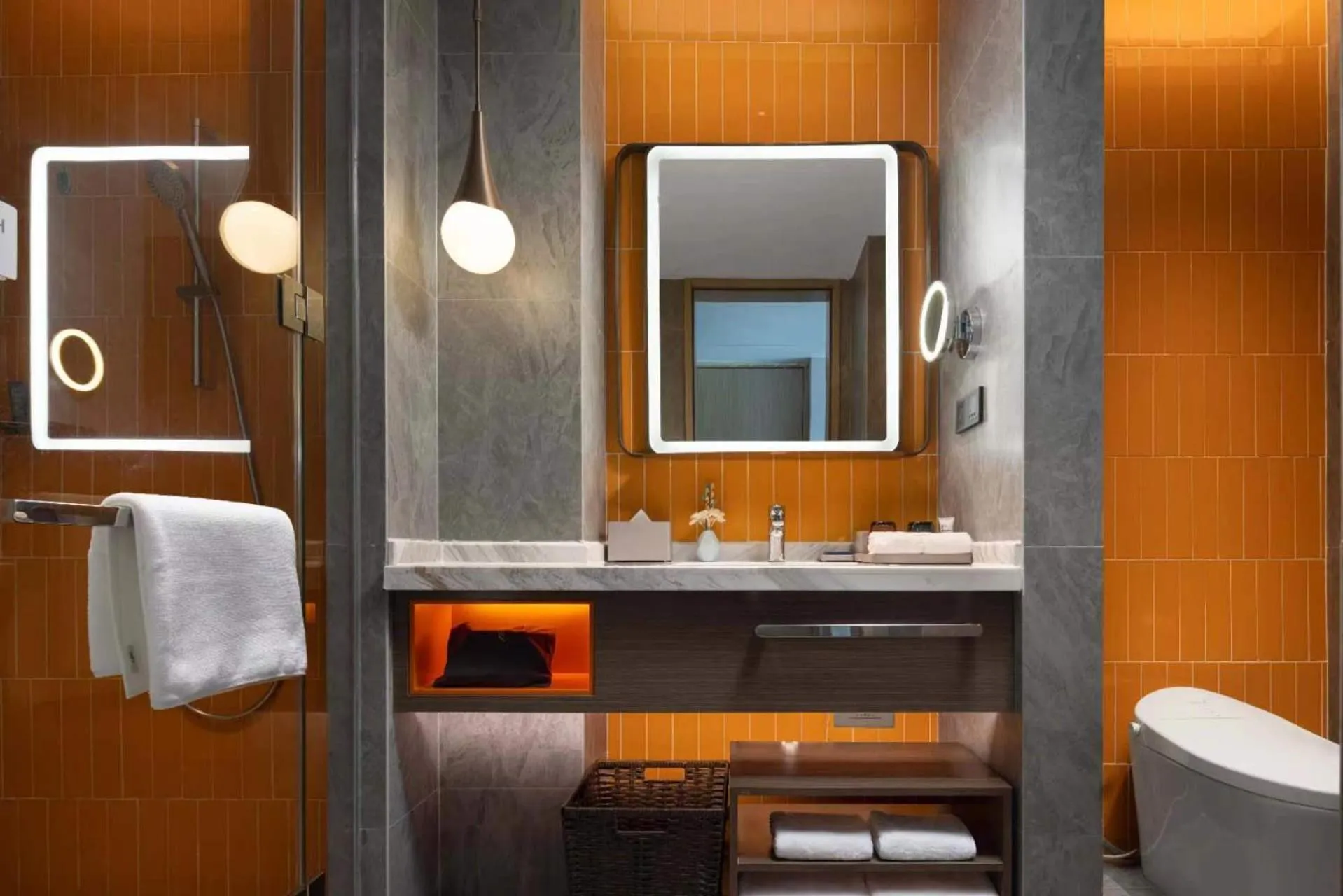 Bathroom in Home2 Suites by Hilton Chenzhou Nuanshui Hot Spring