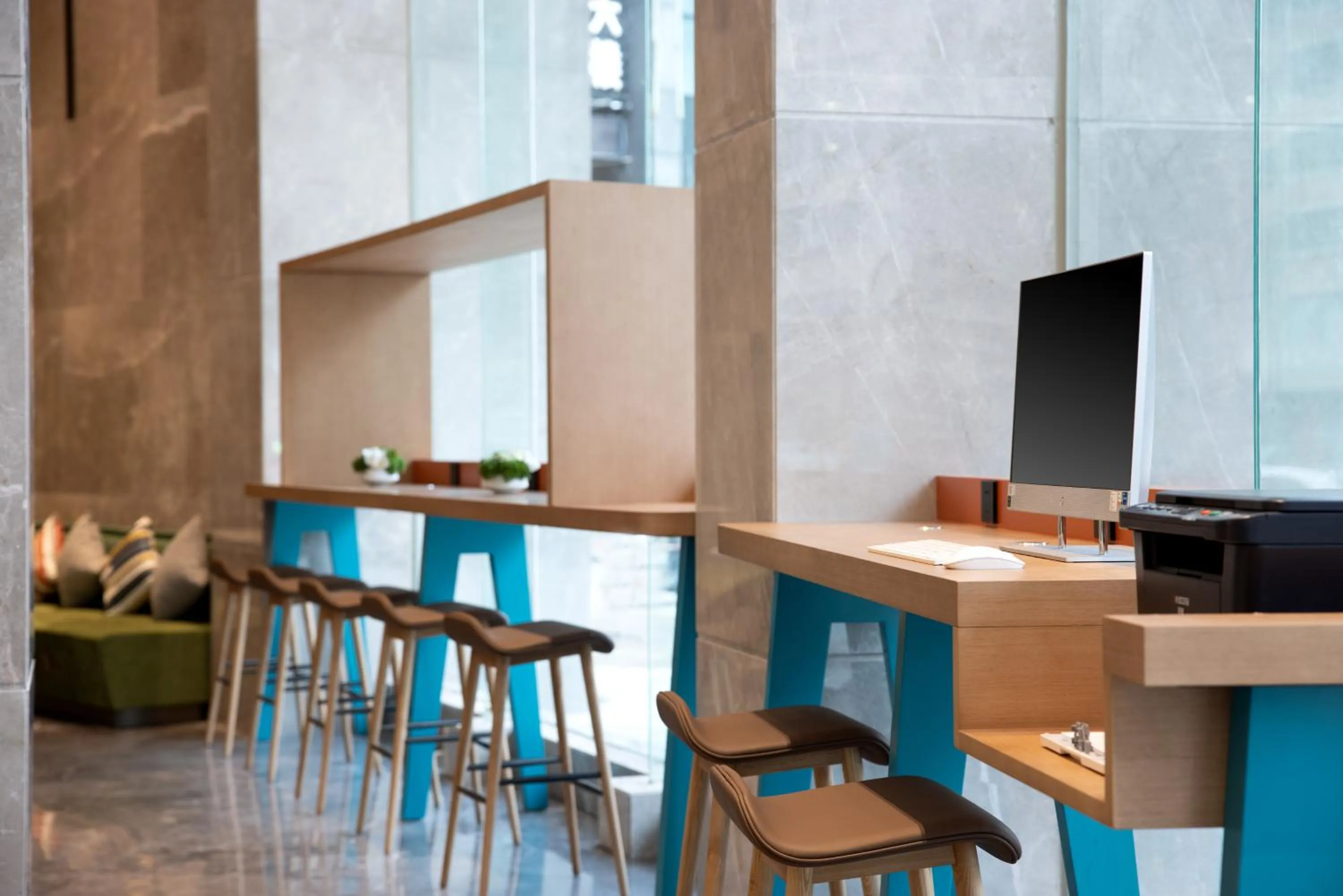 On-site shops in Home2 Suites by Hilton Shanwei Lufeng