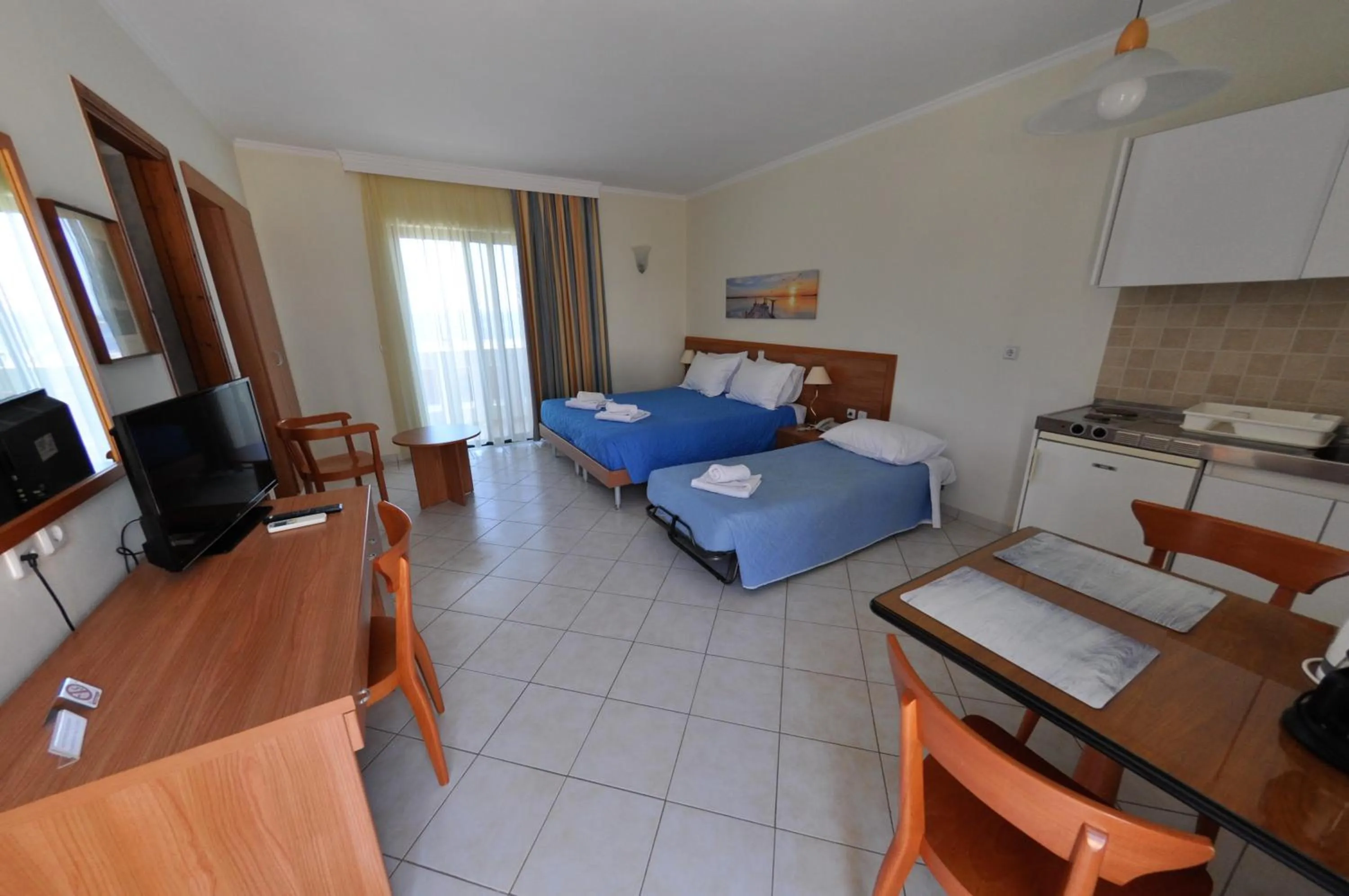 Bed in Golden View Studios