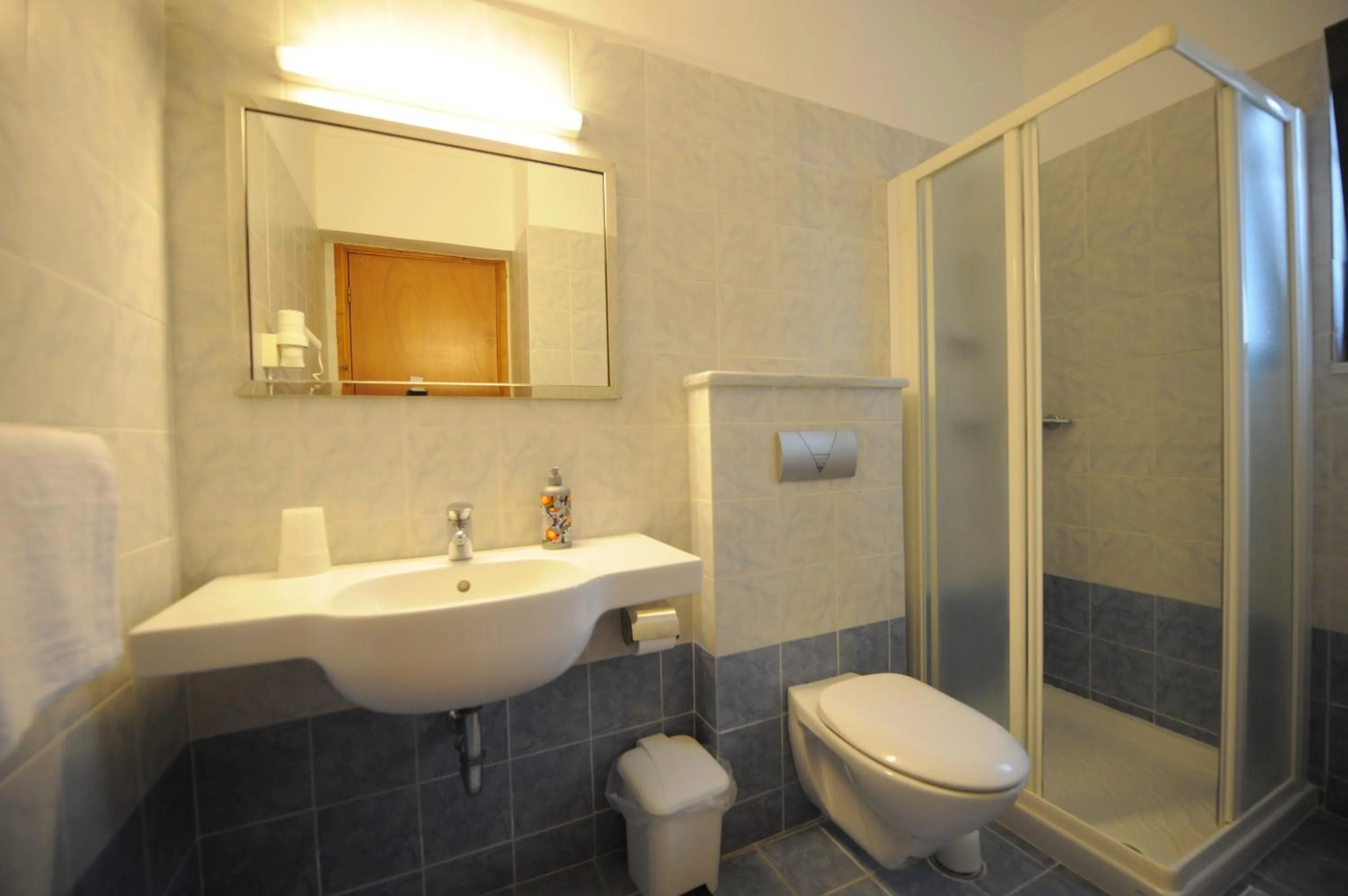 Bathroom in Golden View Studios