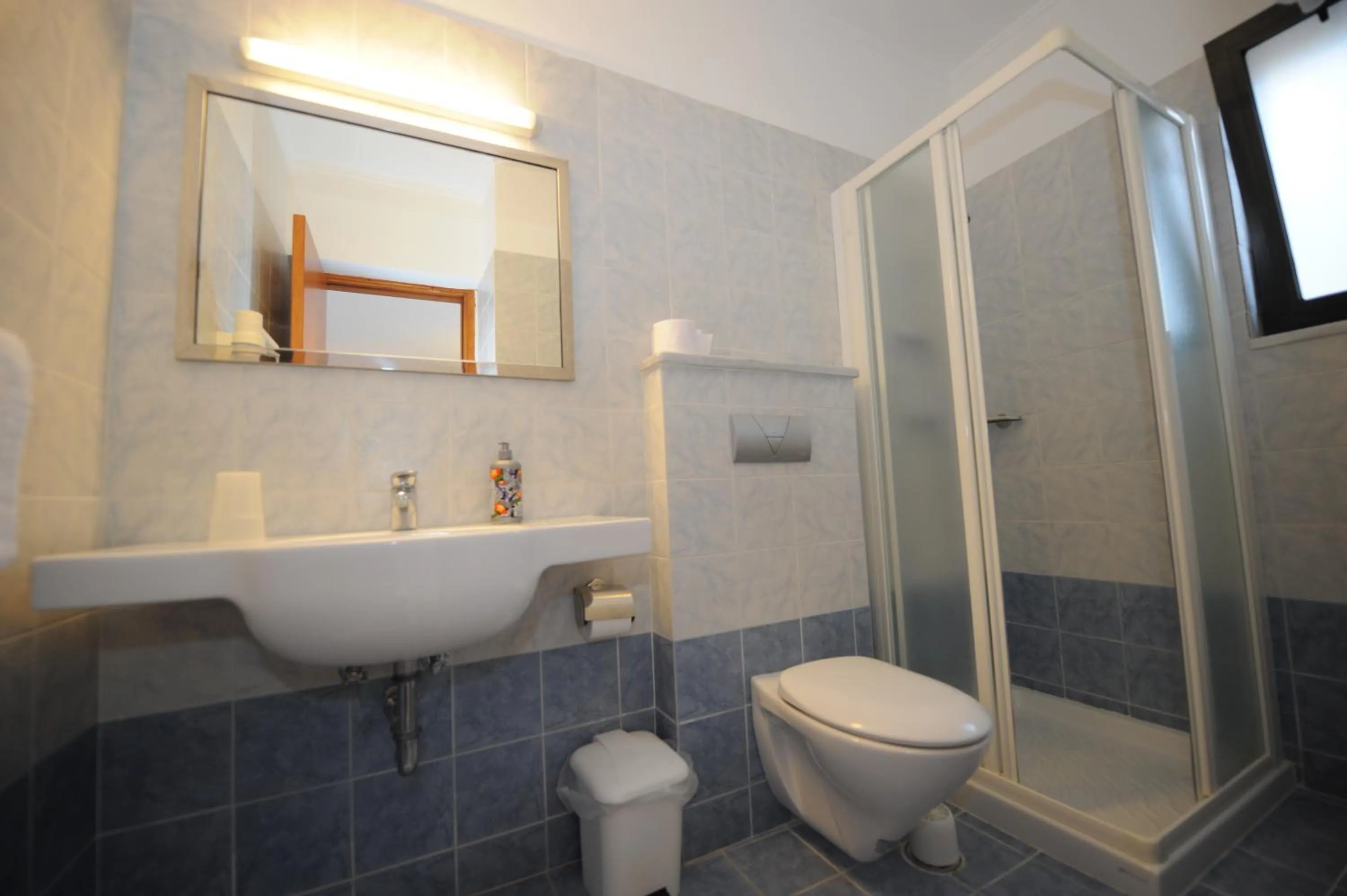 Bathroom in Golden View Studios