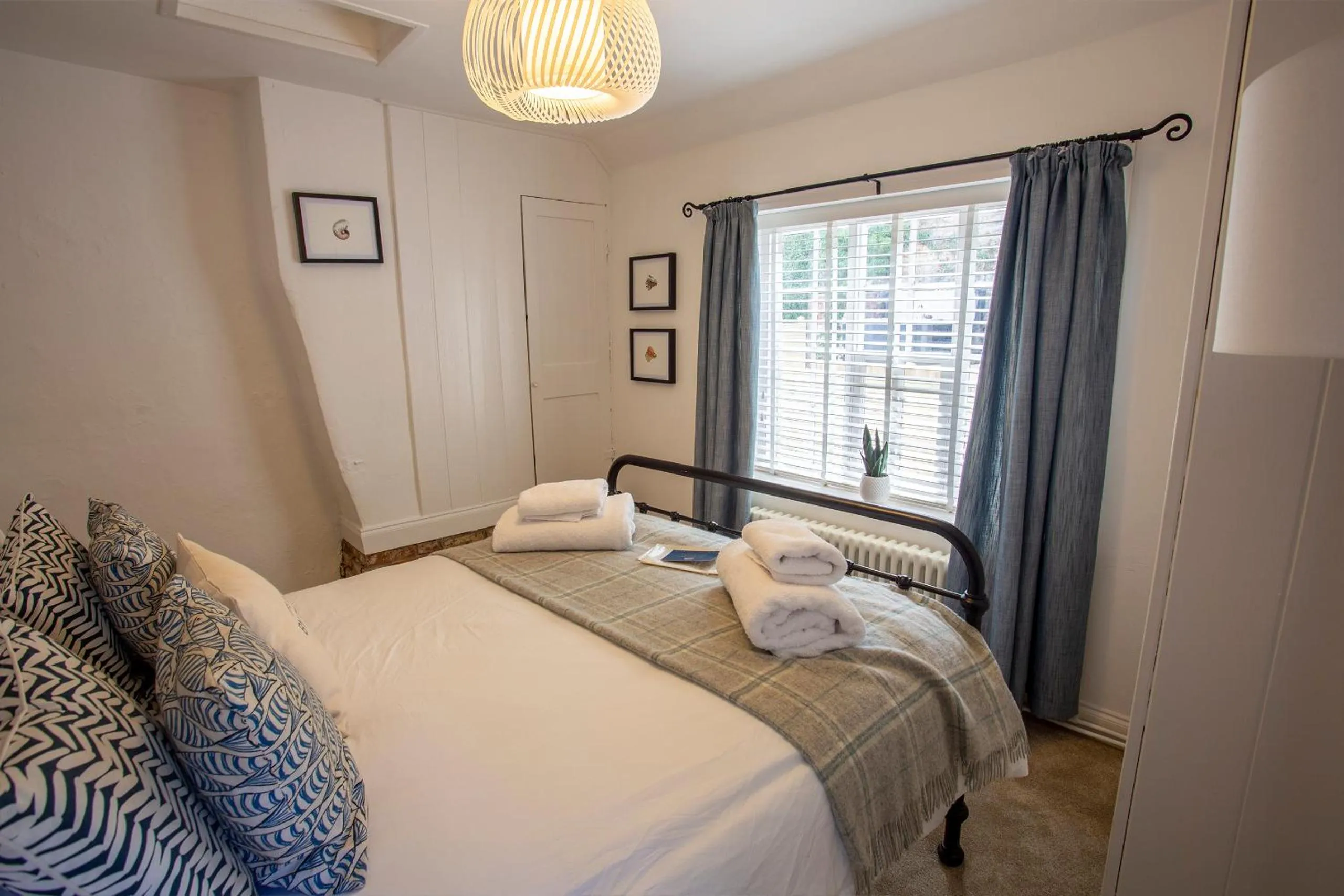 Bedroom, Bed in Whitby Boutique - Mast Cottage