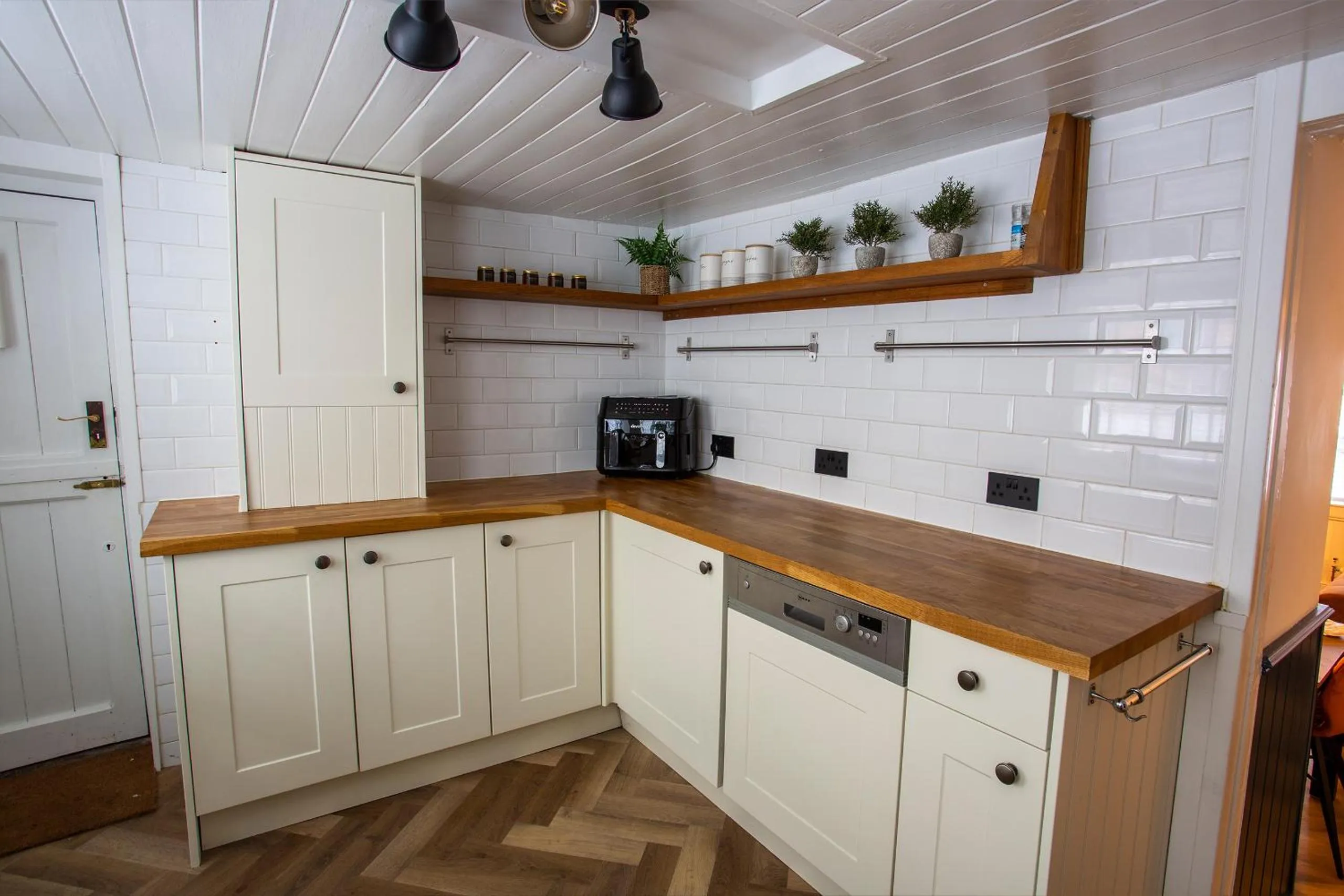 Kitchen or kitchenette in Whitby Boutique - Mast Cottage