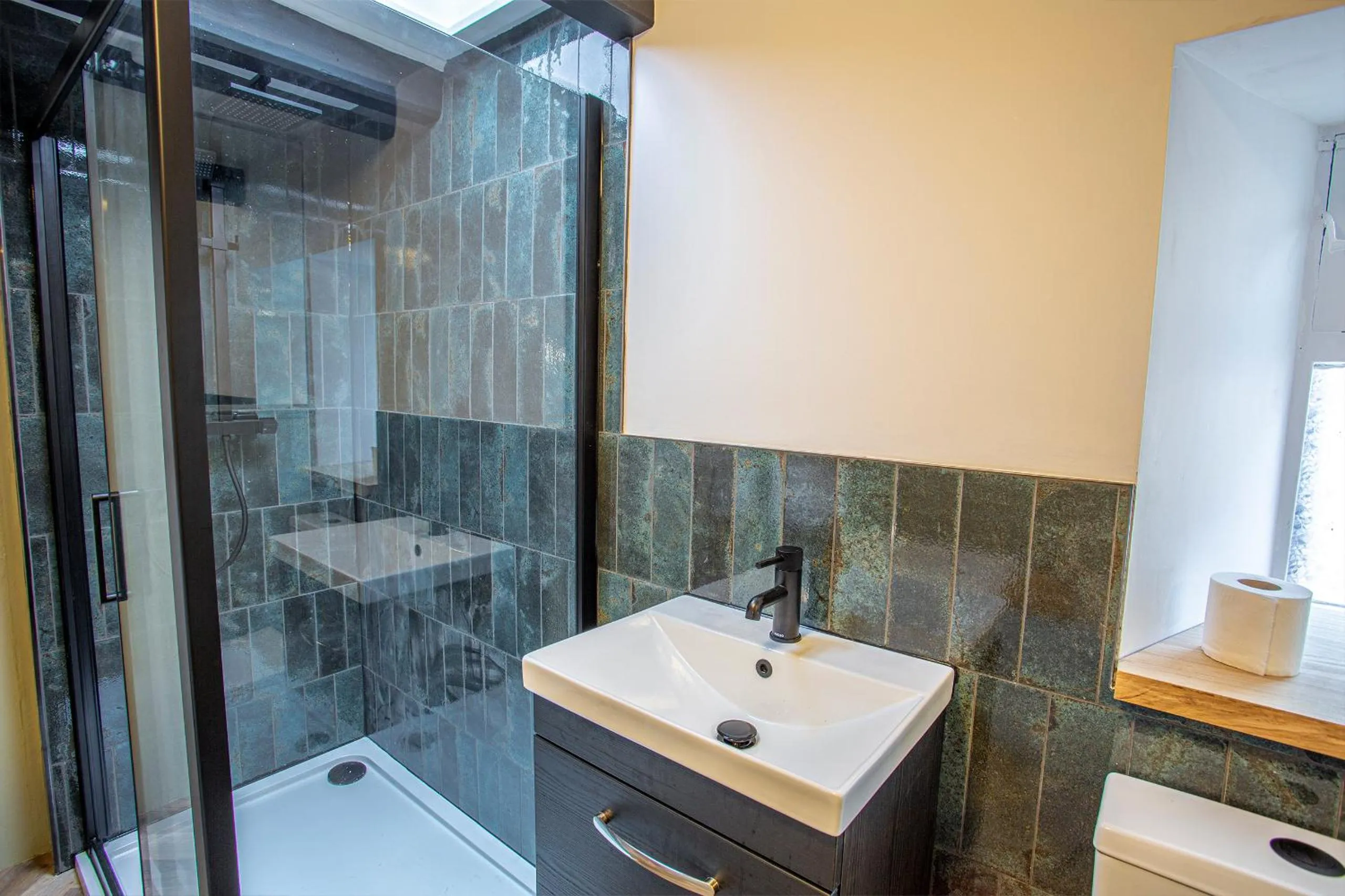 Bathroom in Whitby Boutique - Mast Cottage