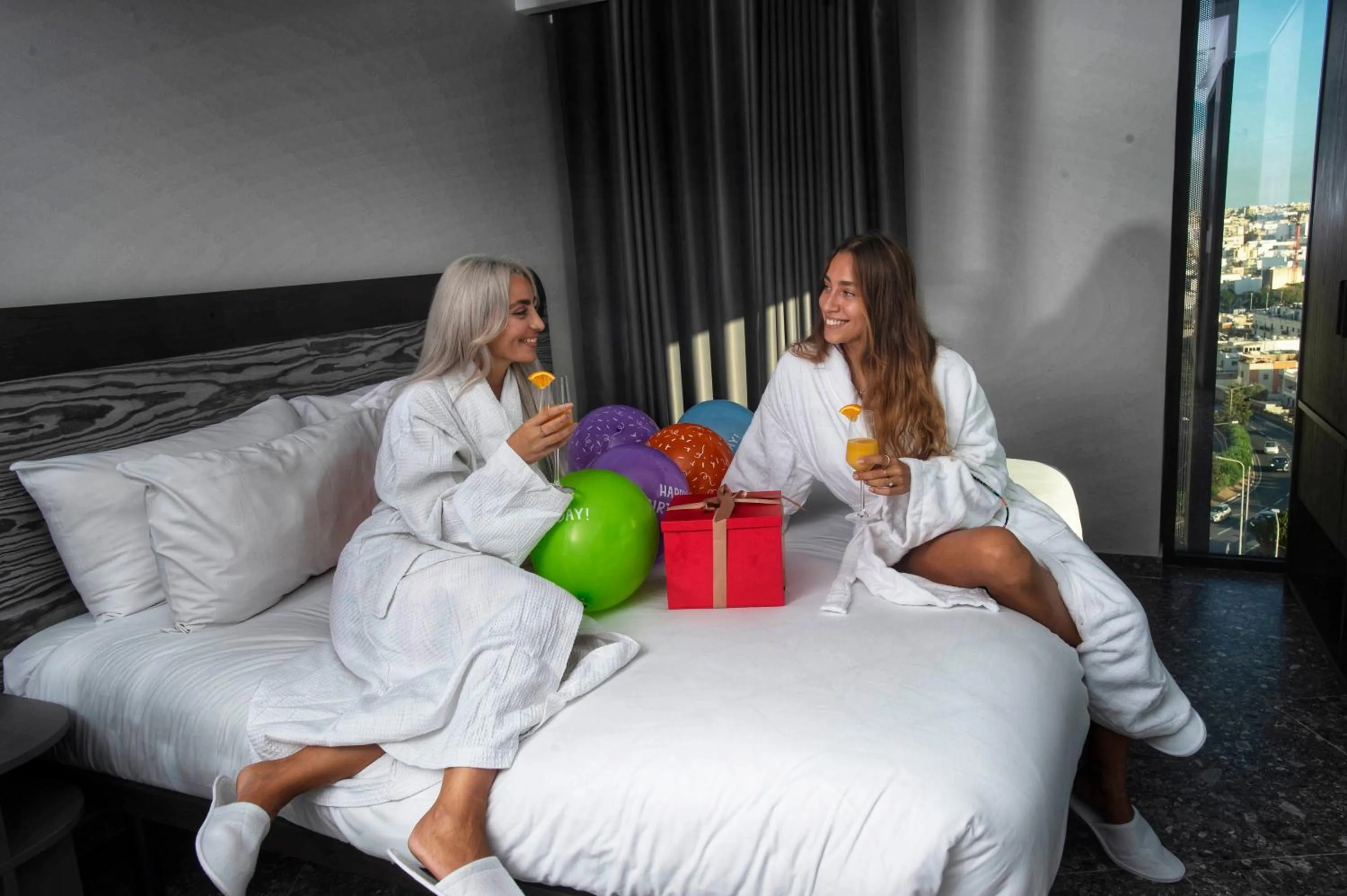 Photo of the whole room, Bed in Park Heights by the Warren Collection