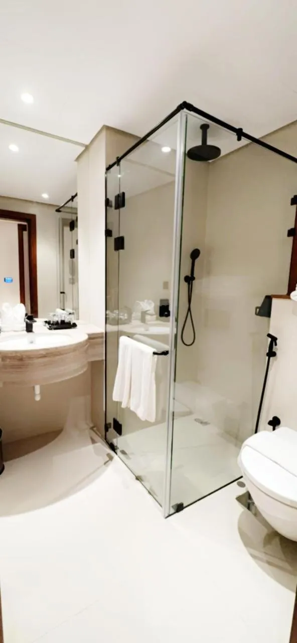 Shower in Jayden Hotel