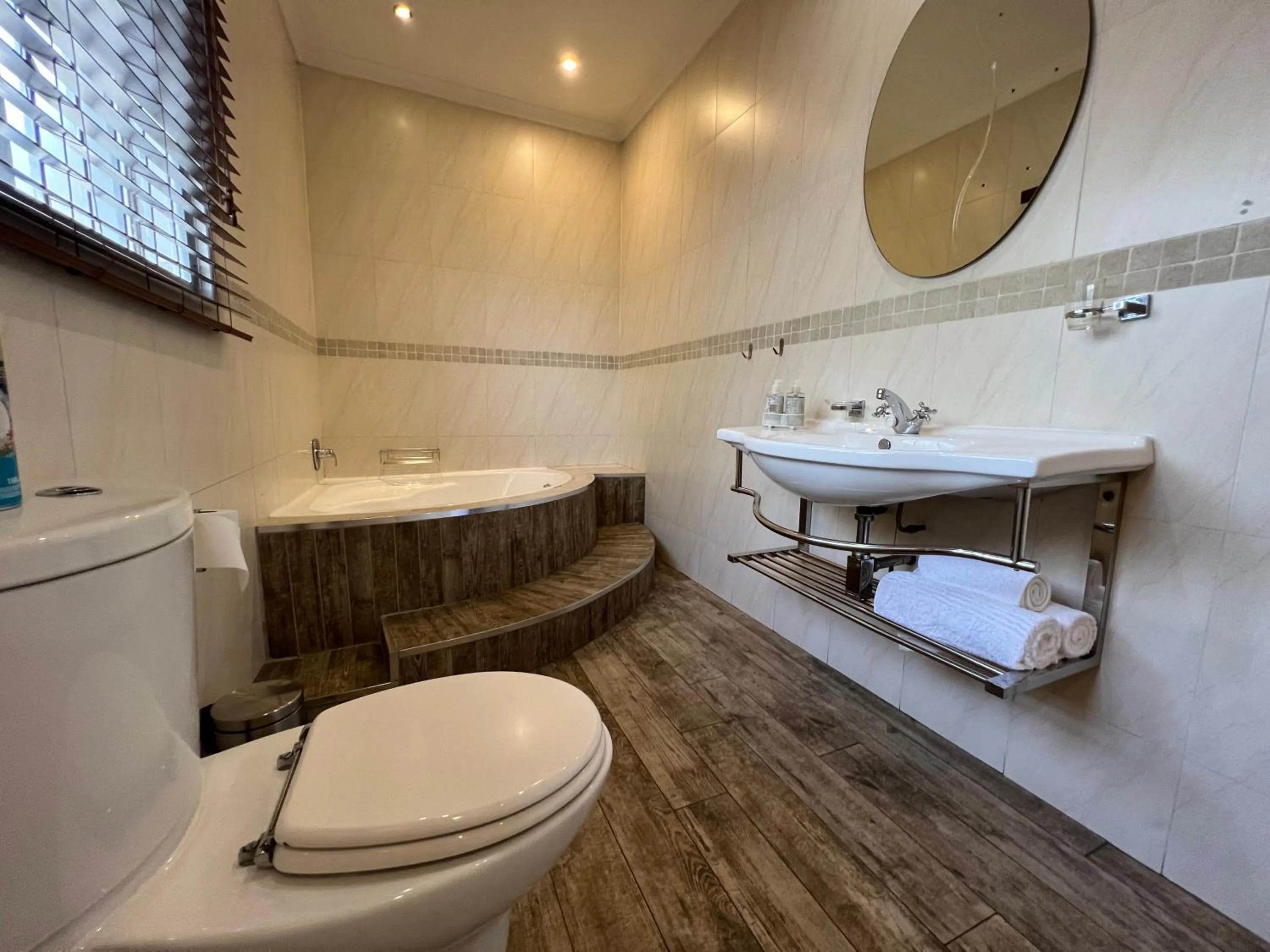 Hot Tub in Le'Ciara Luxury Guest House