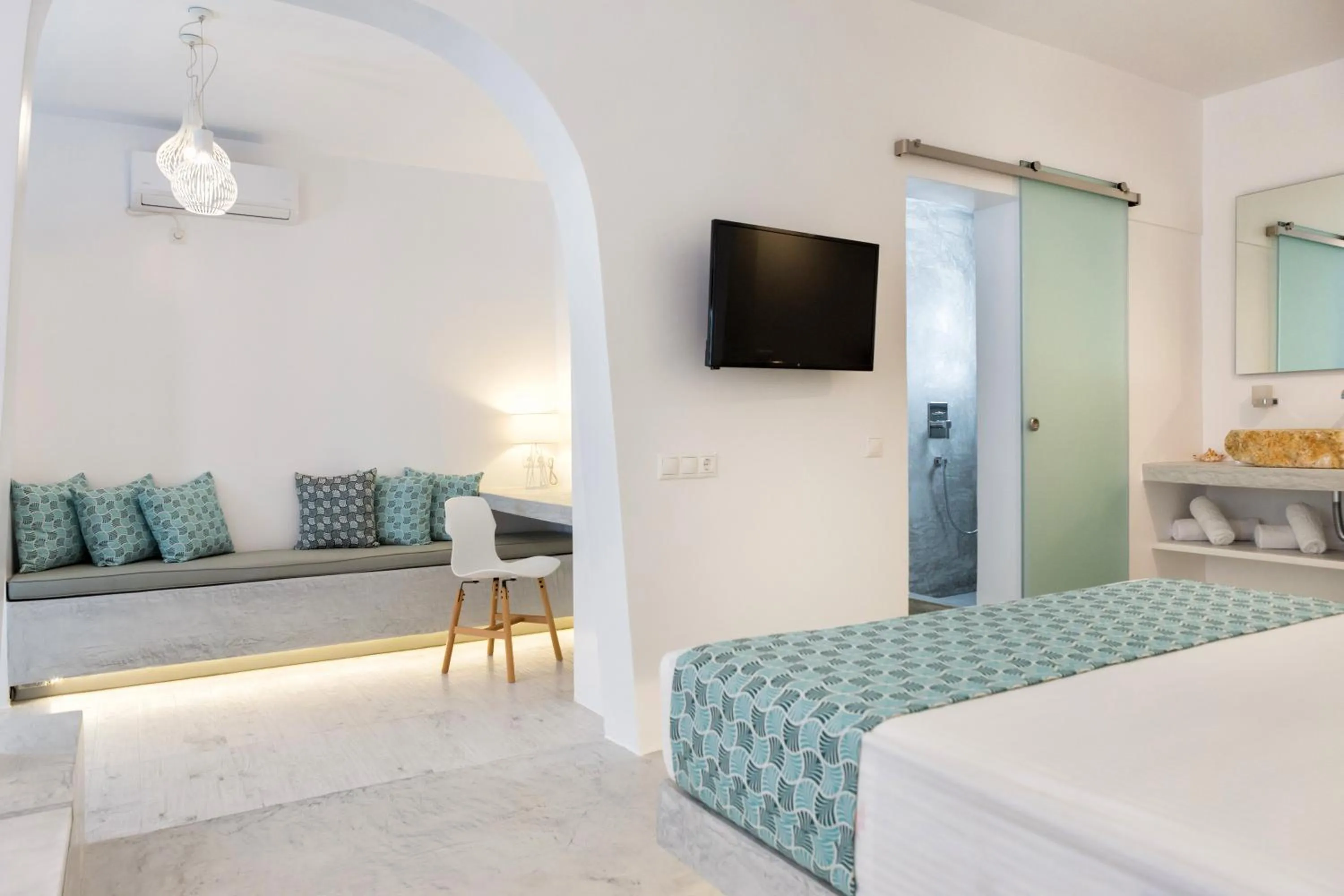 Seating area, Bed in Villa Kelly Rooms & Suites