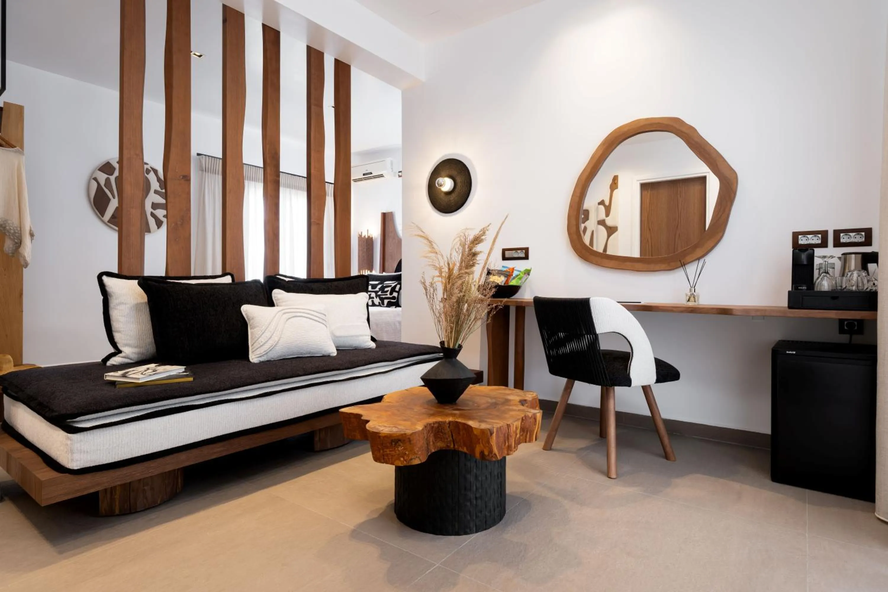 Living room, Bed in Villa Kelly Rooms & Suites