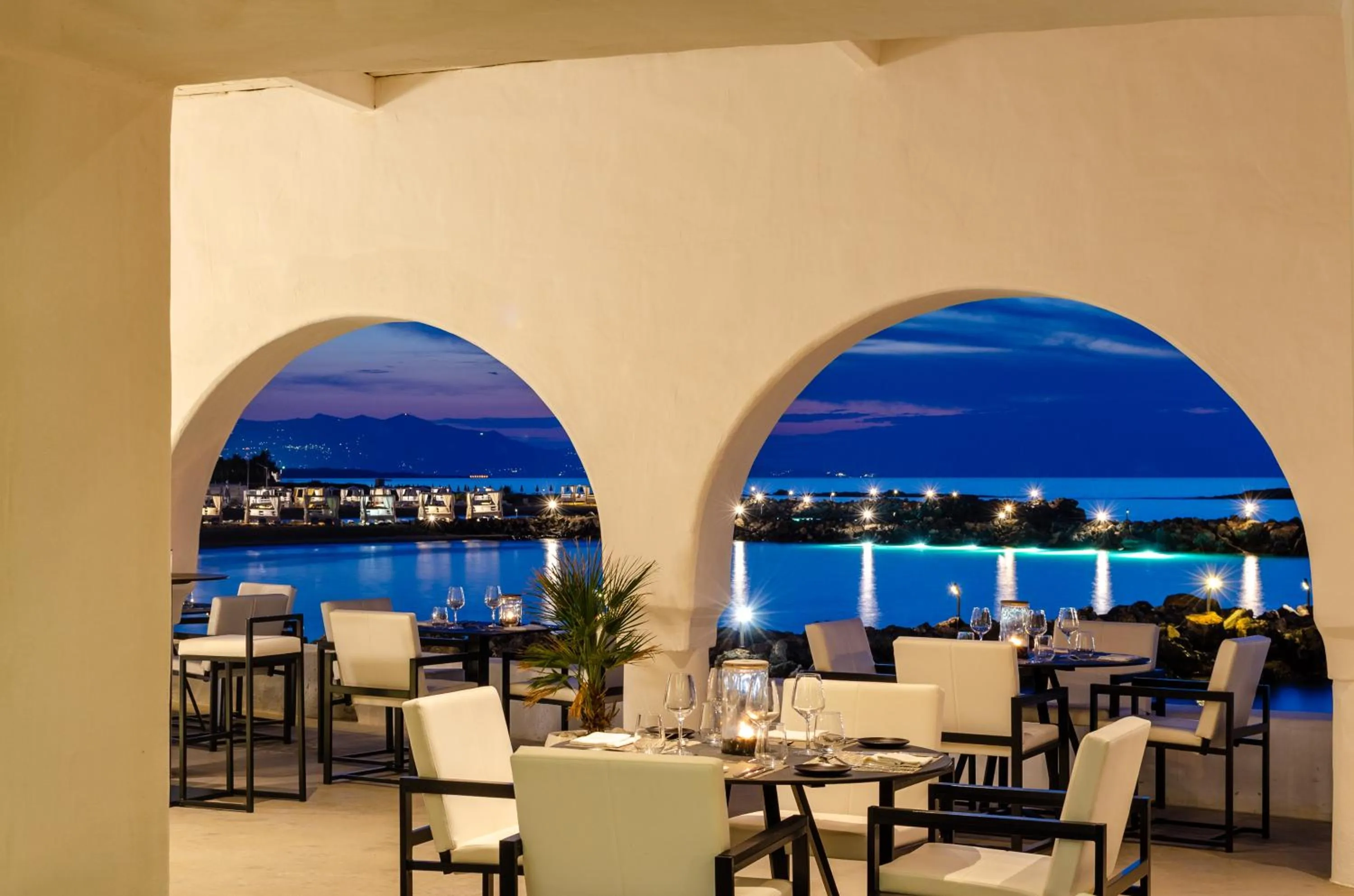 Restaurant/Places to Eat in Knossos Beach Bungalows Suites Resort & Spa