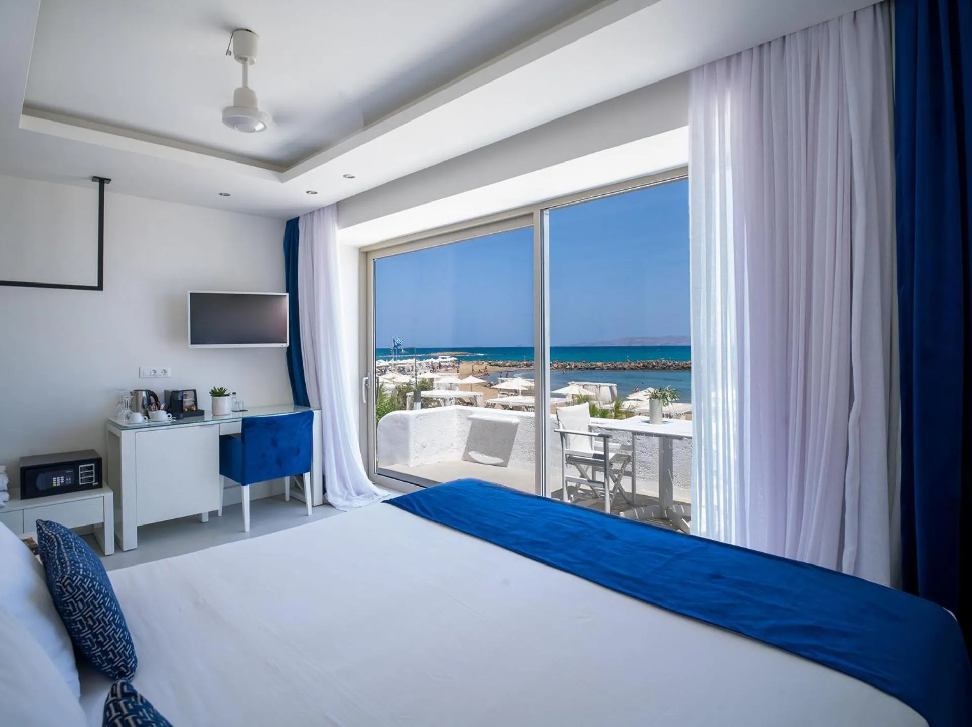 Bed in Knossos Beach Bungalows Suites Resort & Spa