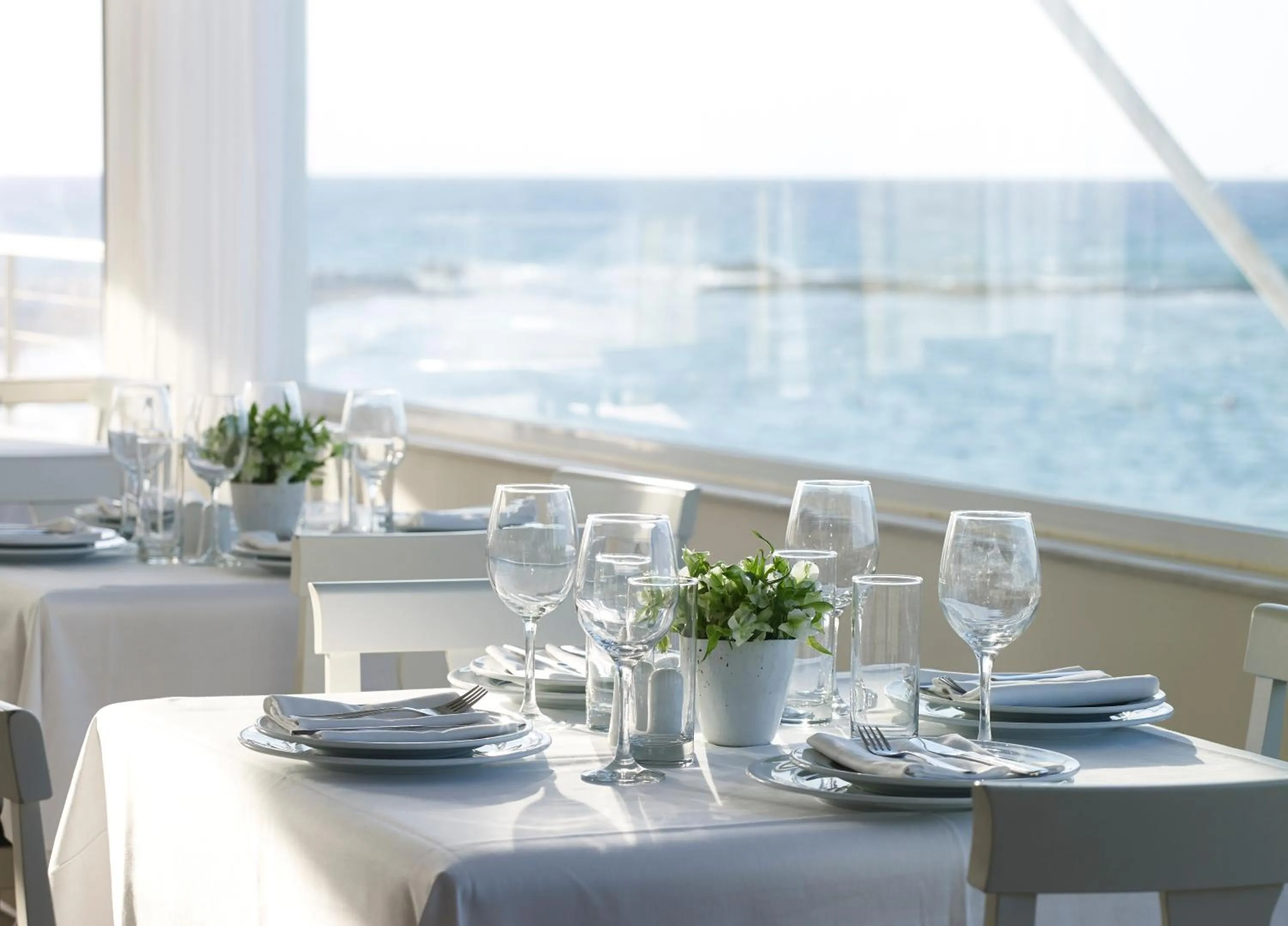 Restaurant/Places to Eat in Knossos Beach Bungalows Suites Resort & Spa