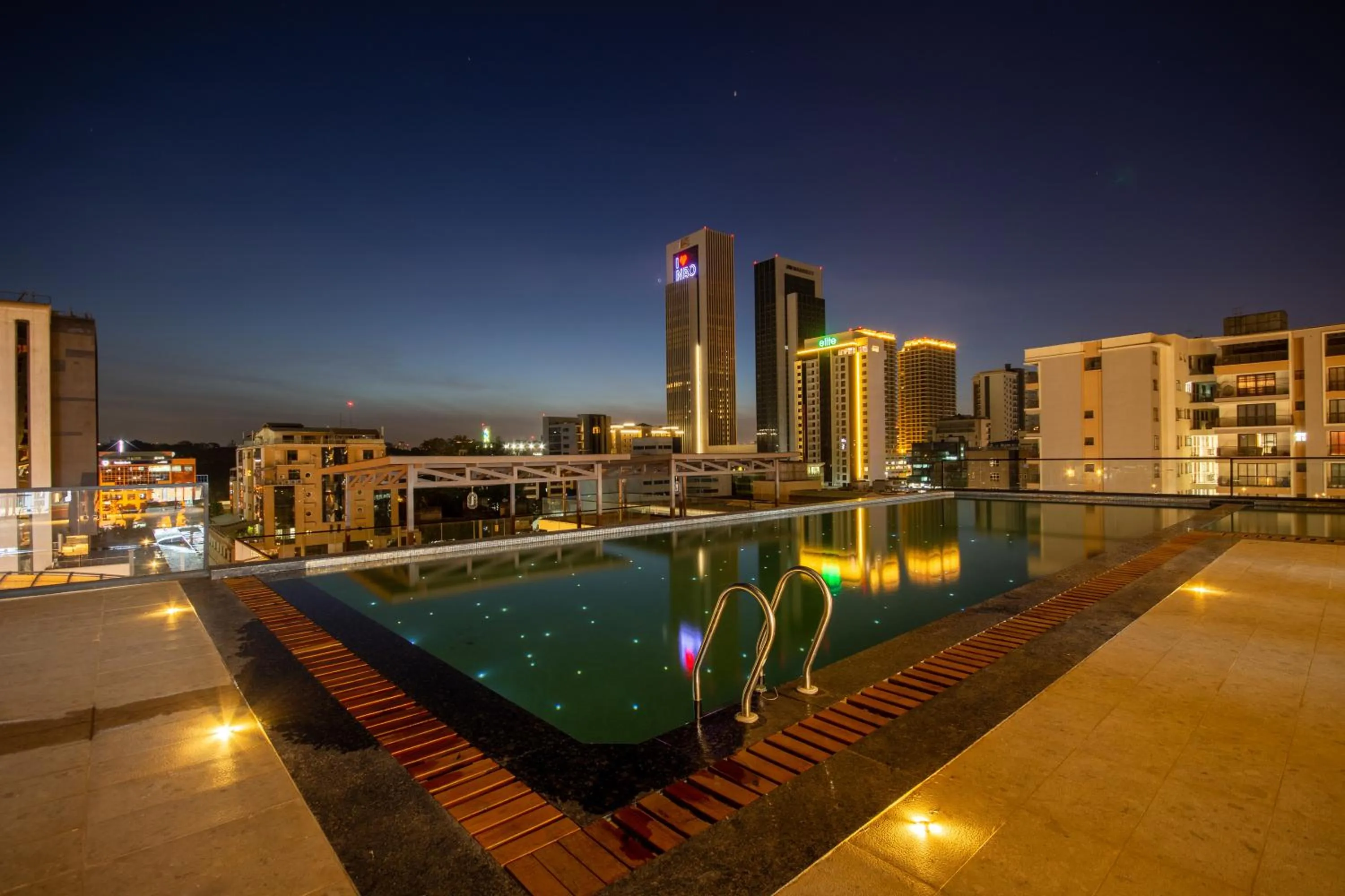 Swimming pool in Broadwalk Residency