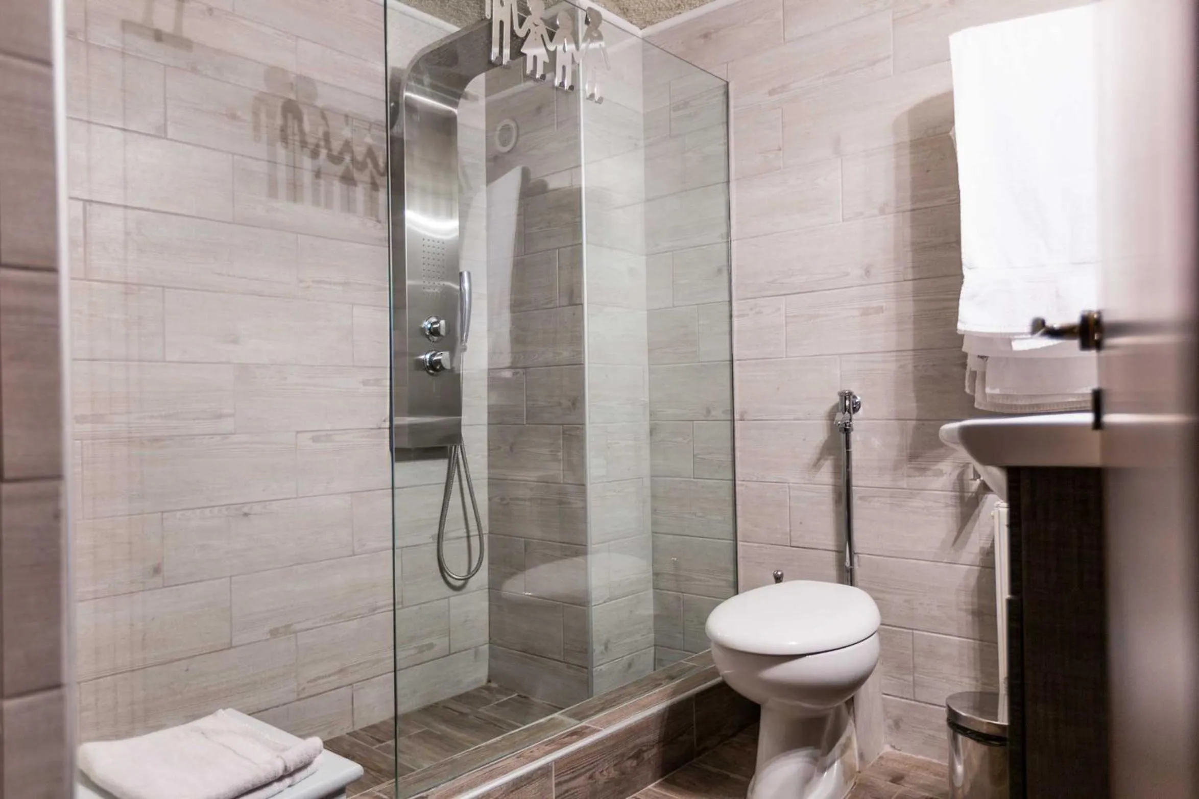 Shower in Boutique Hotel Skamnos Arachova