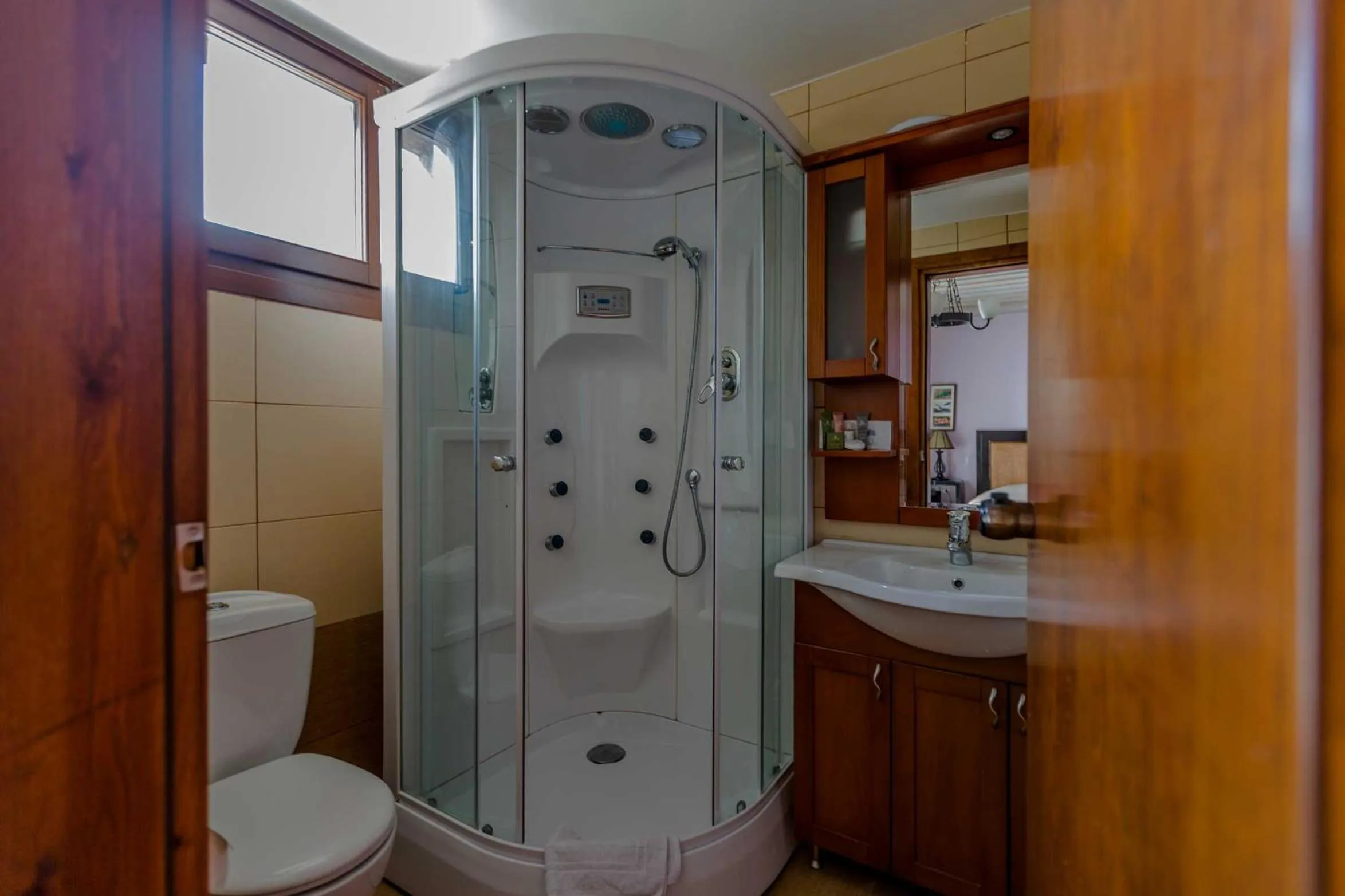 Shower in Boutique Hotel Skamnos Arachova