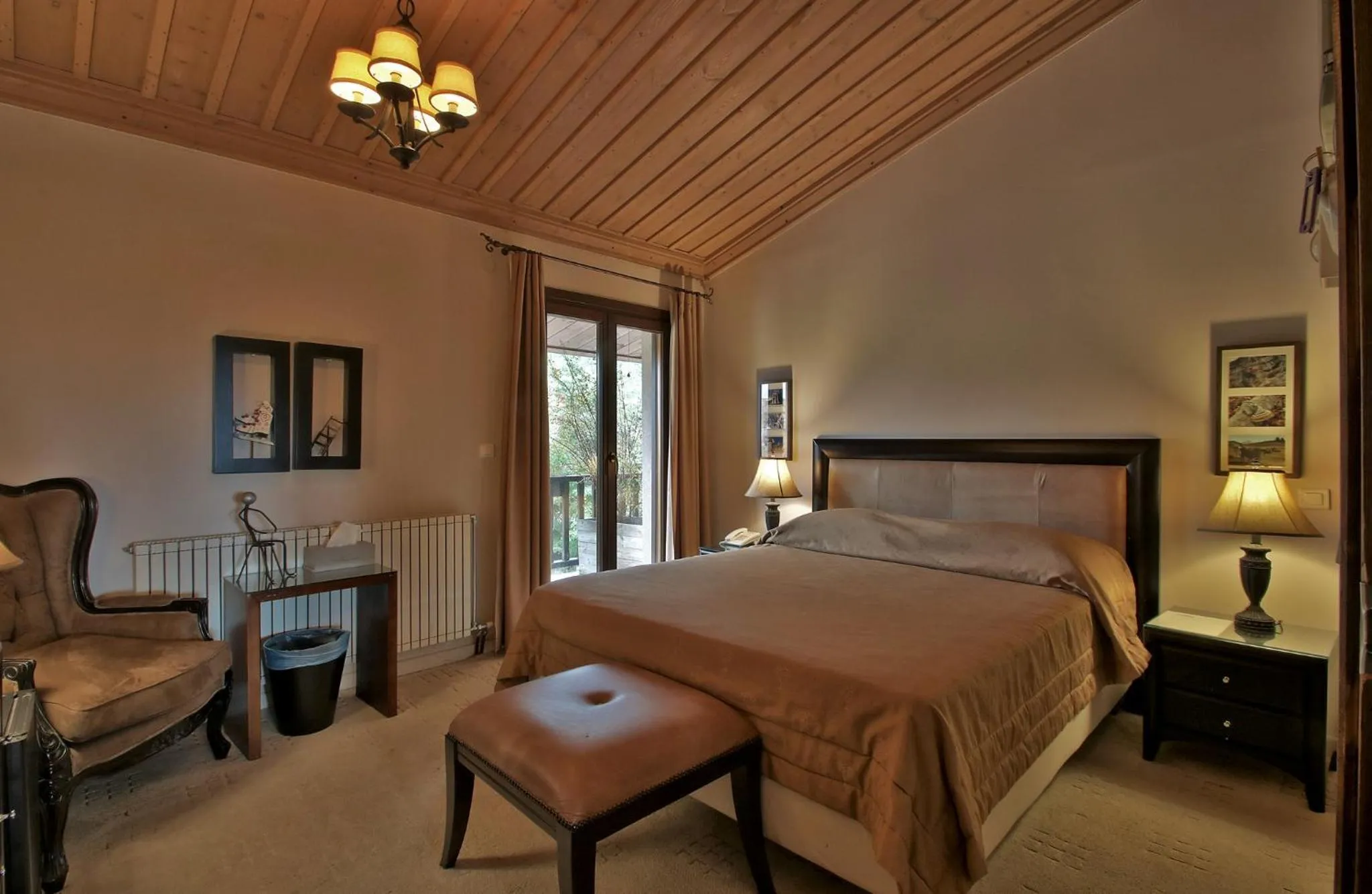 Photo of the whole room, Bed in Boutique Hotel Skamnos Arachova