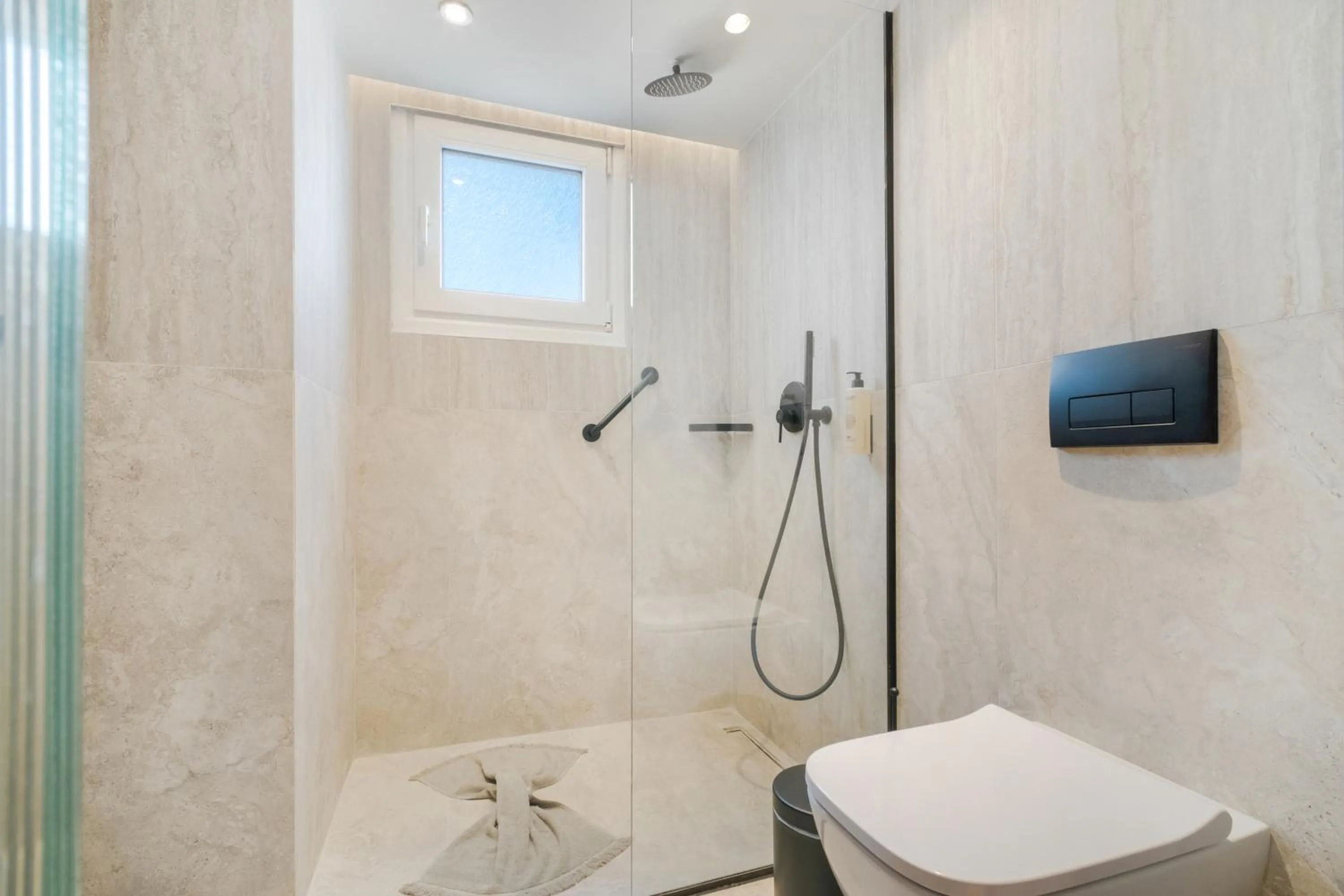 Shower in Capsis Astoria Heraklion