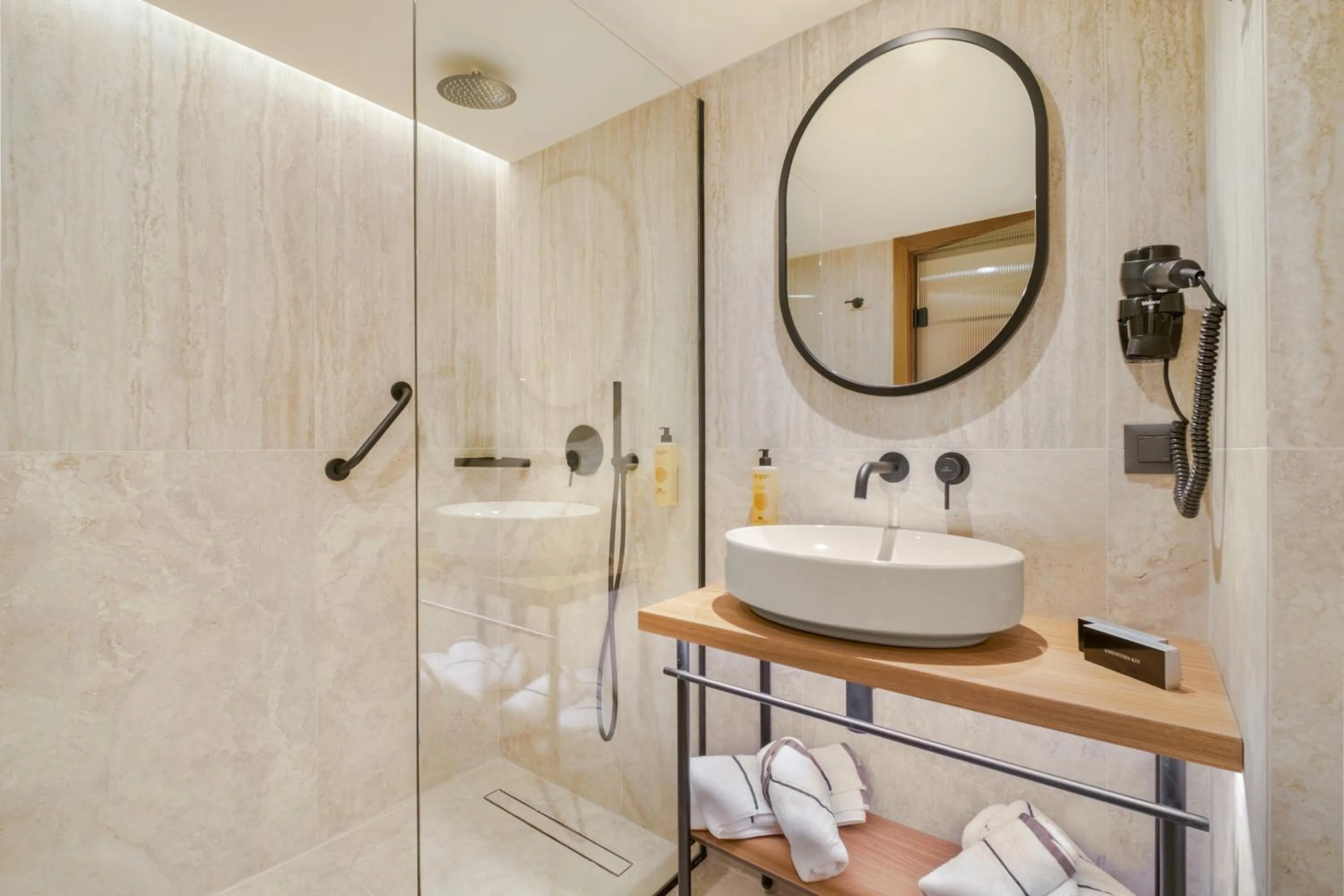 Shower in Capsis Astoria Heraklion