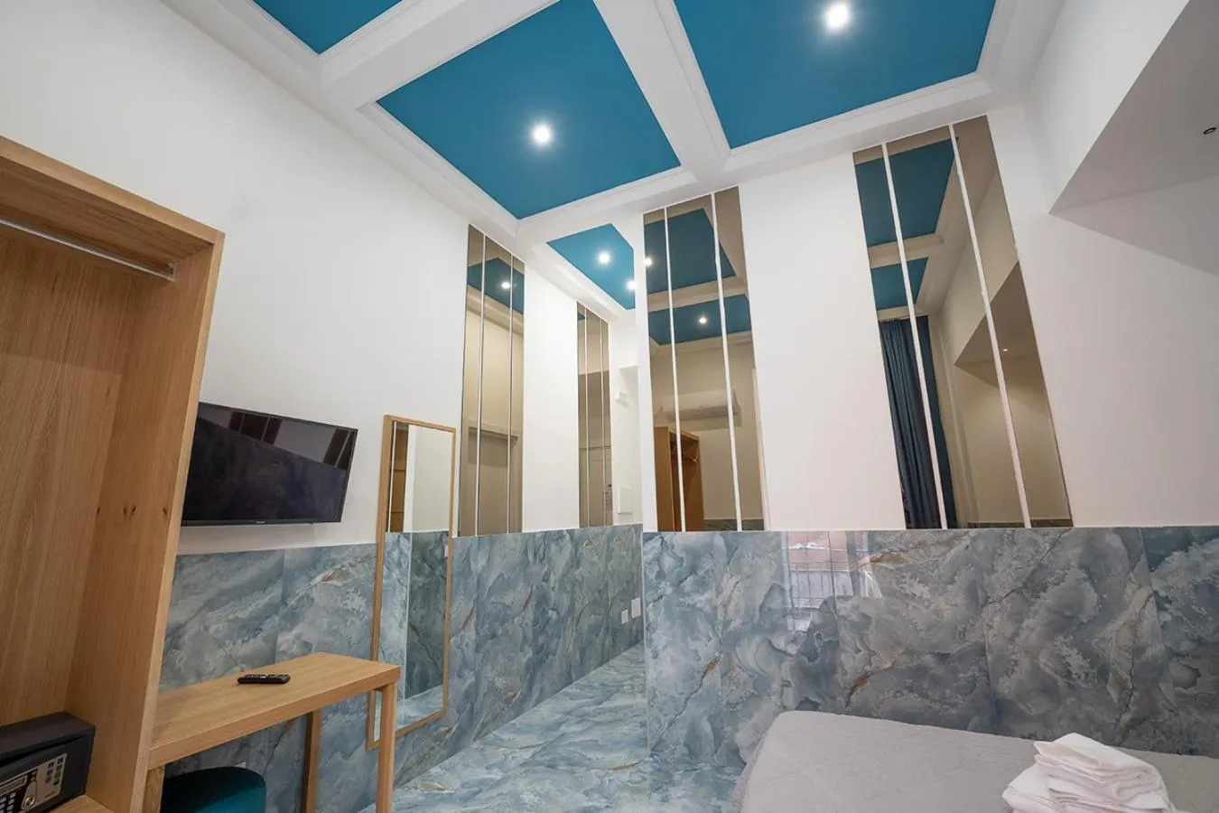 TV and multimedia in P.C. Boutique H. LifeStyle, Napoli Centro, by ClaPa Group Dislocated Hospitality