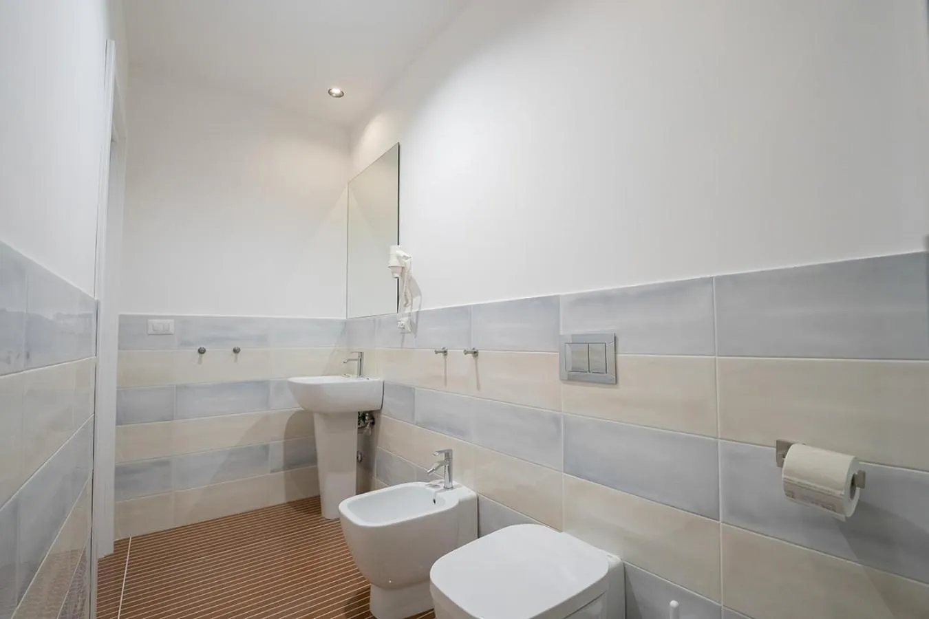 Toilet in P.C. Boutique H. LifeStyle, Napoli Centro, by ClaPa Group Dislocated Hospitality